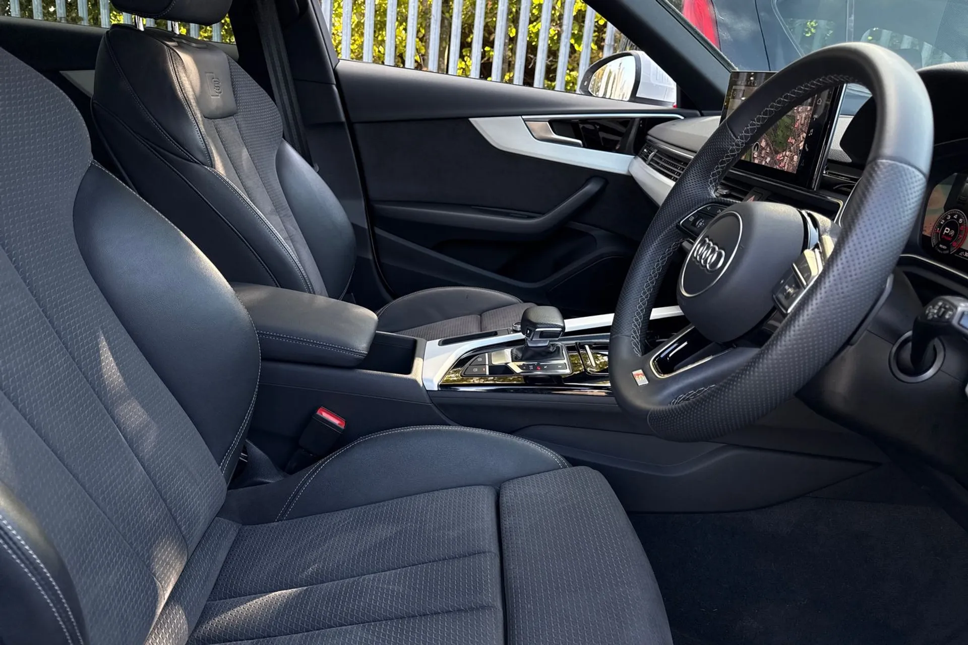 Audi A4 thumbnail image number 25