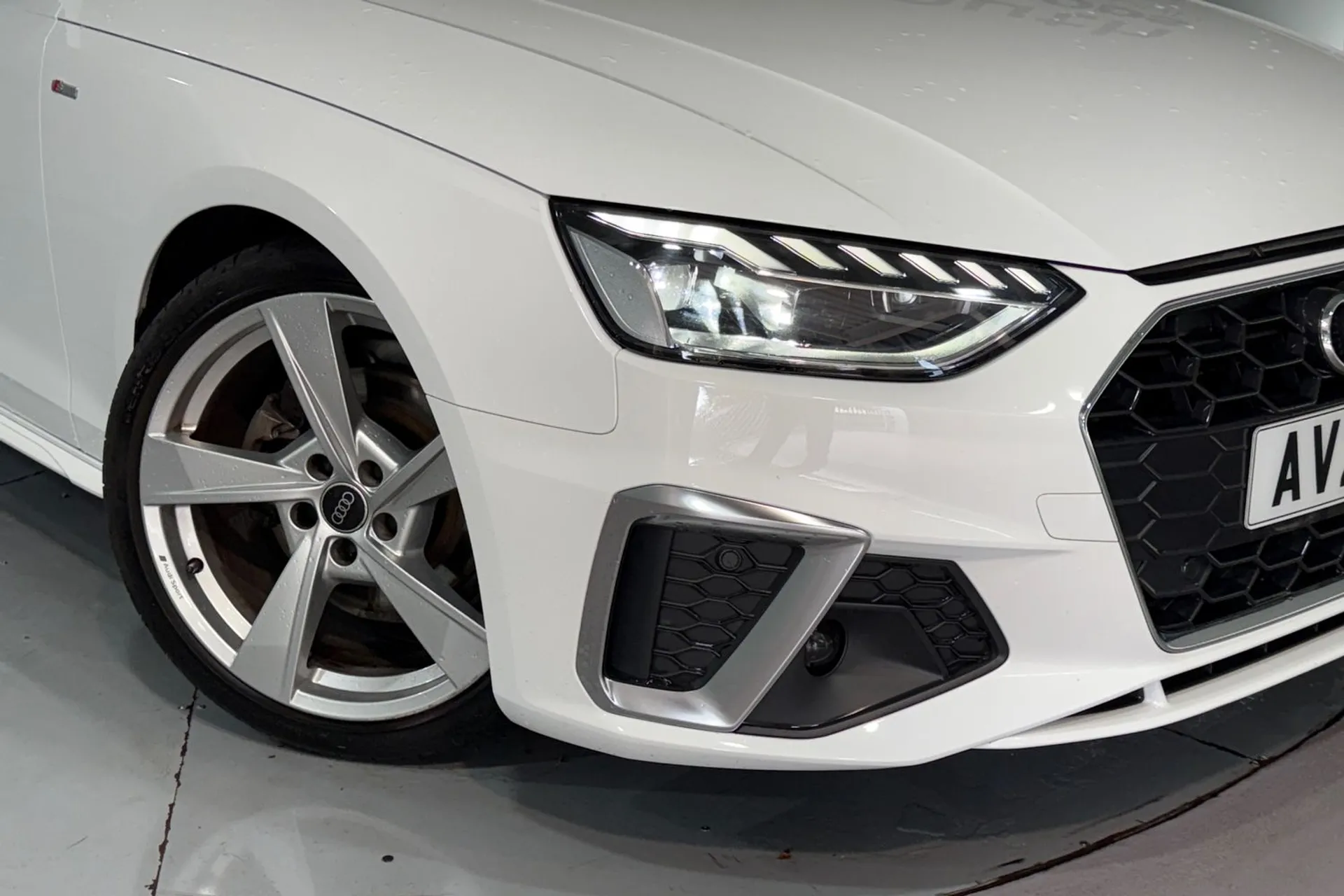 Audi A4 thumbnail image number 6