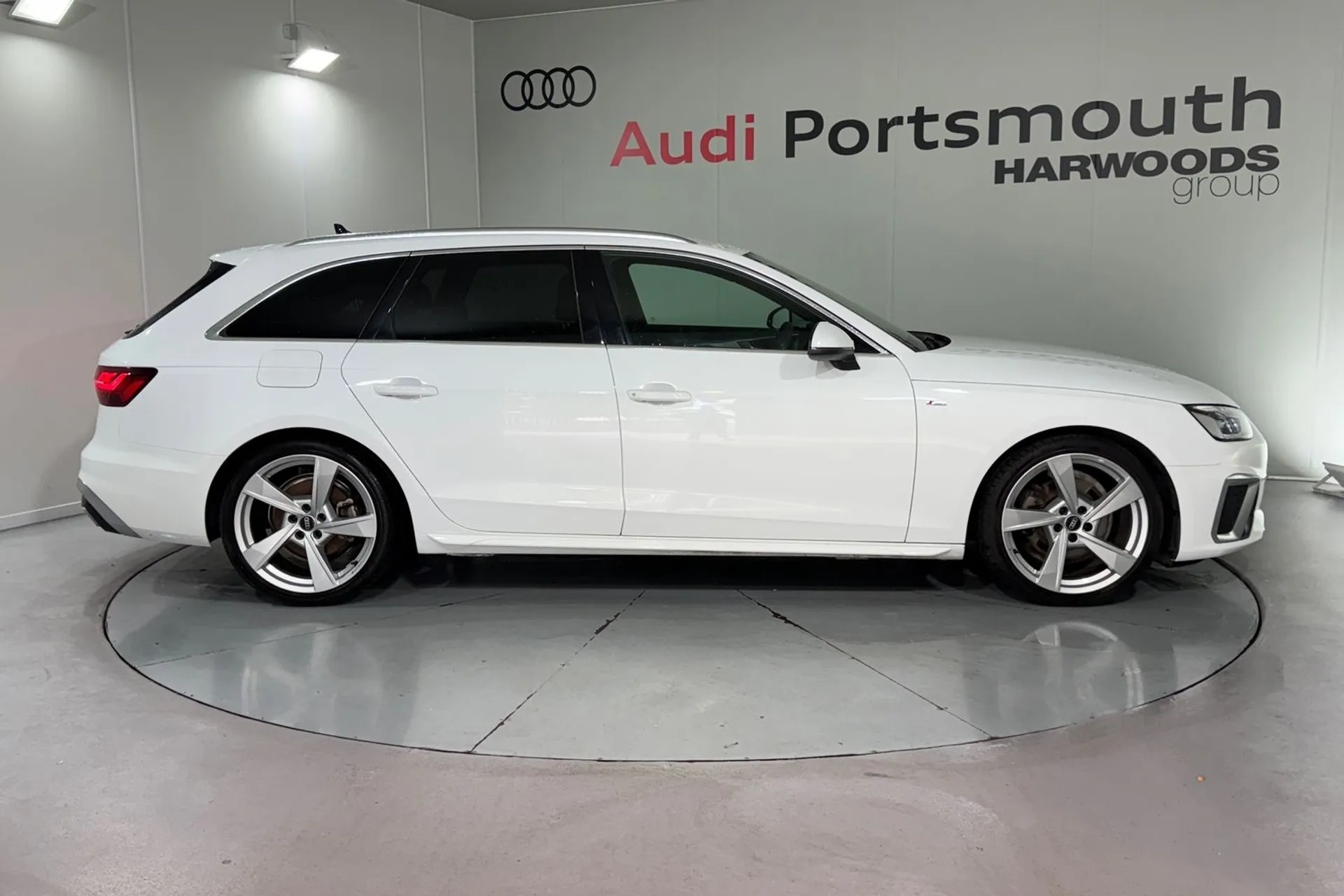 Audi A4 thumbnail image number 2