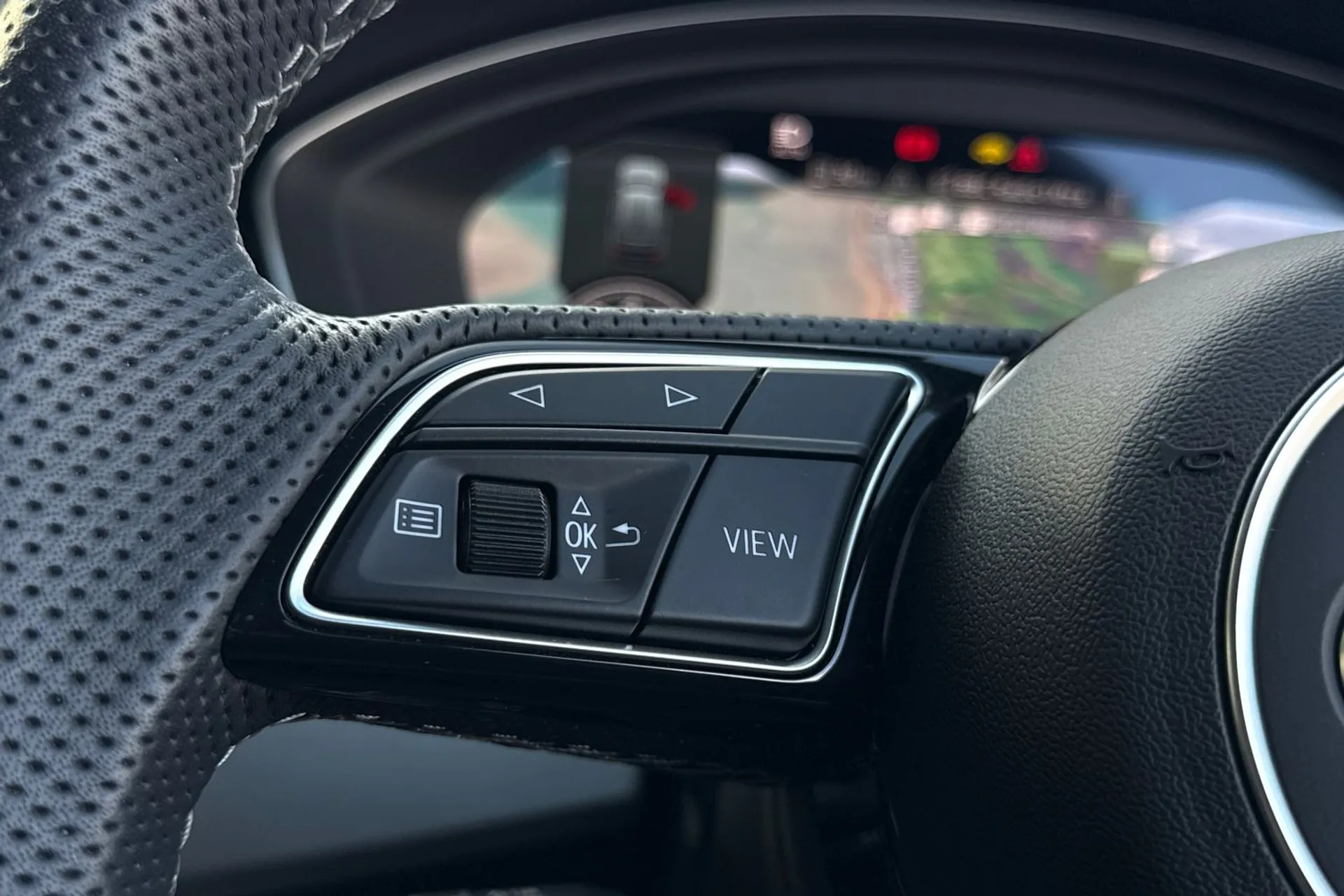 Audi A4 thumbnail image number 38