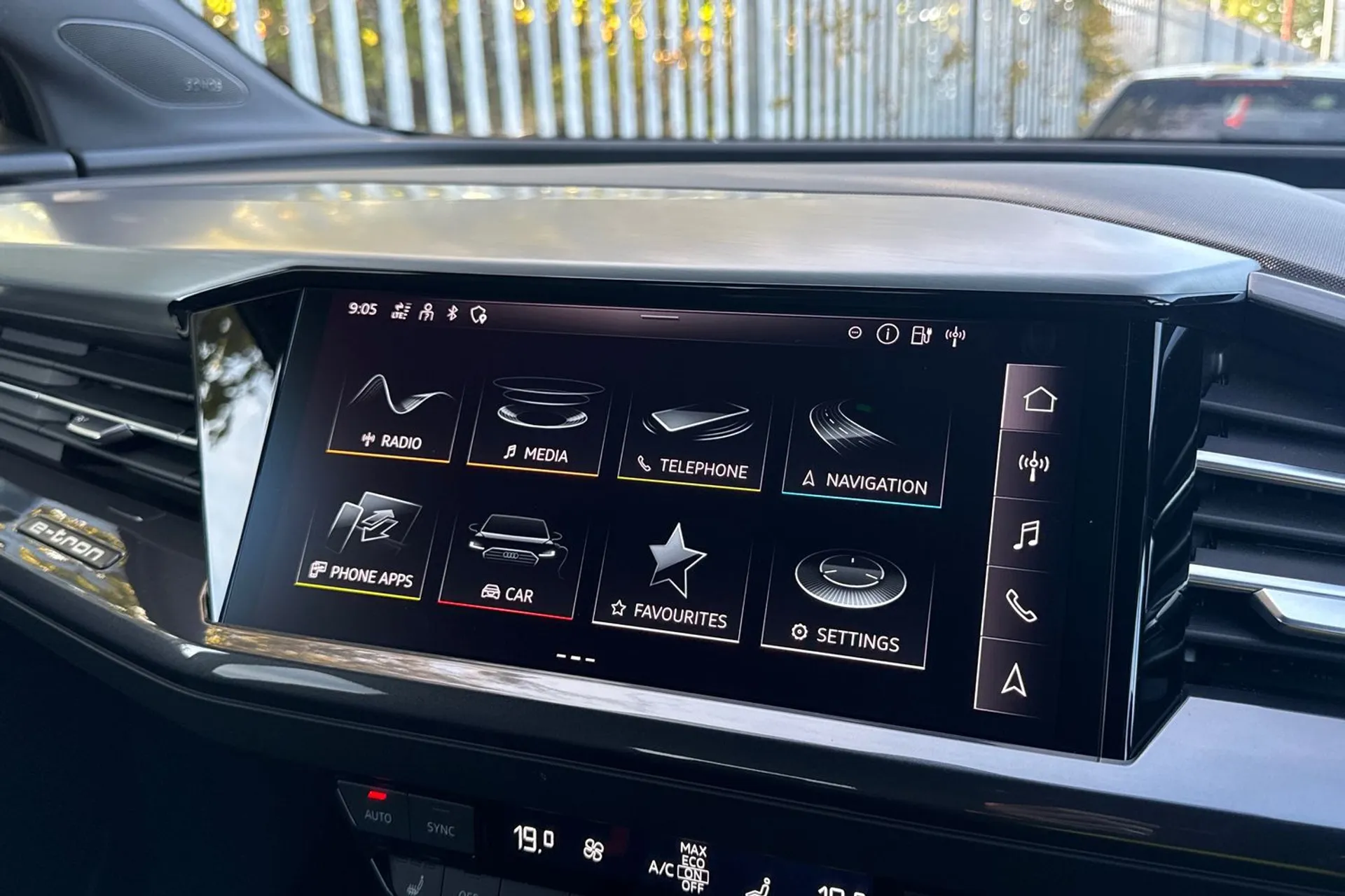 Audi Q4 thumbnail image number 32