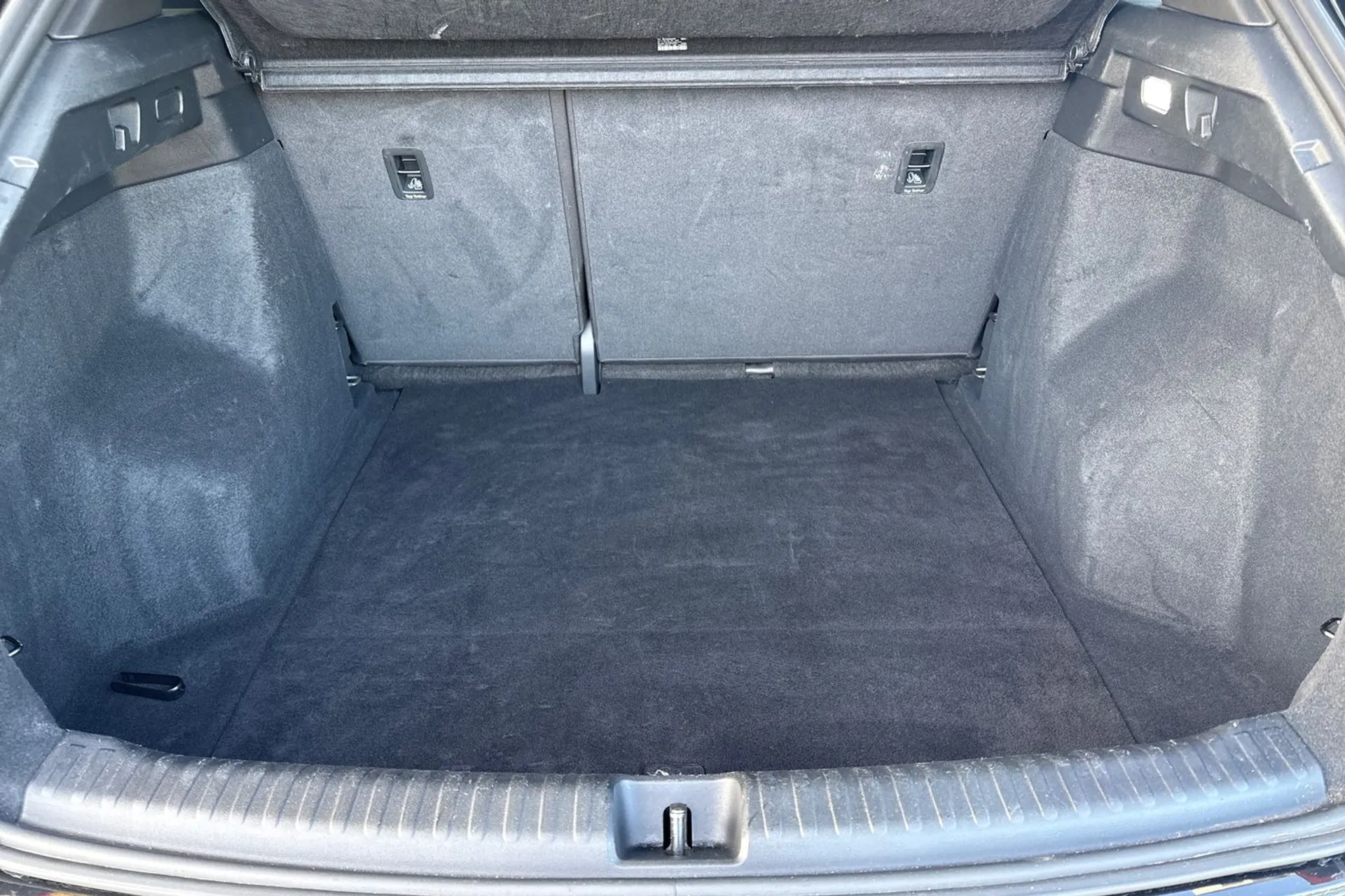 Audi Q4 thumbnail image number 18