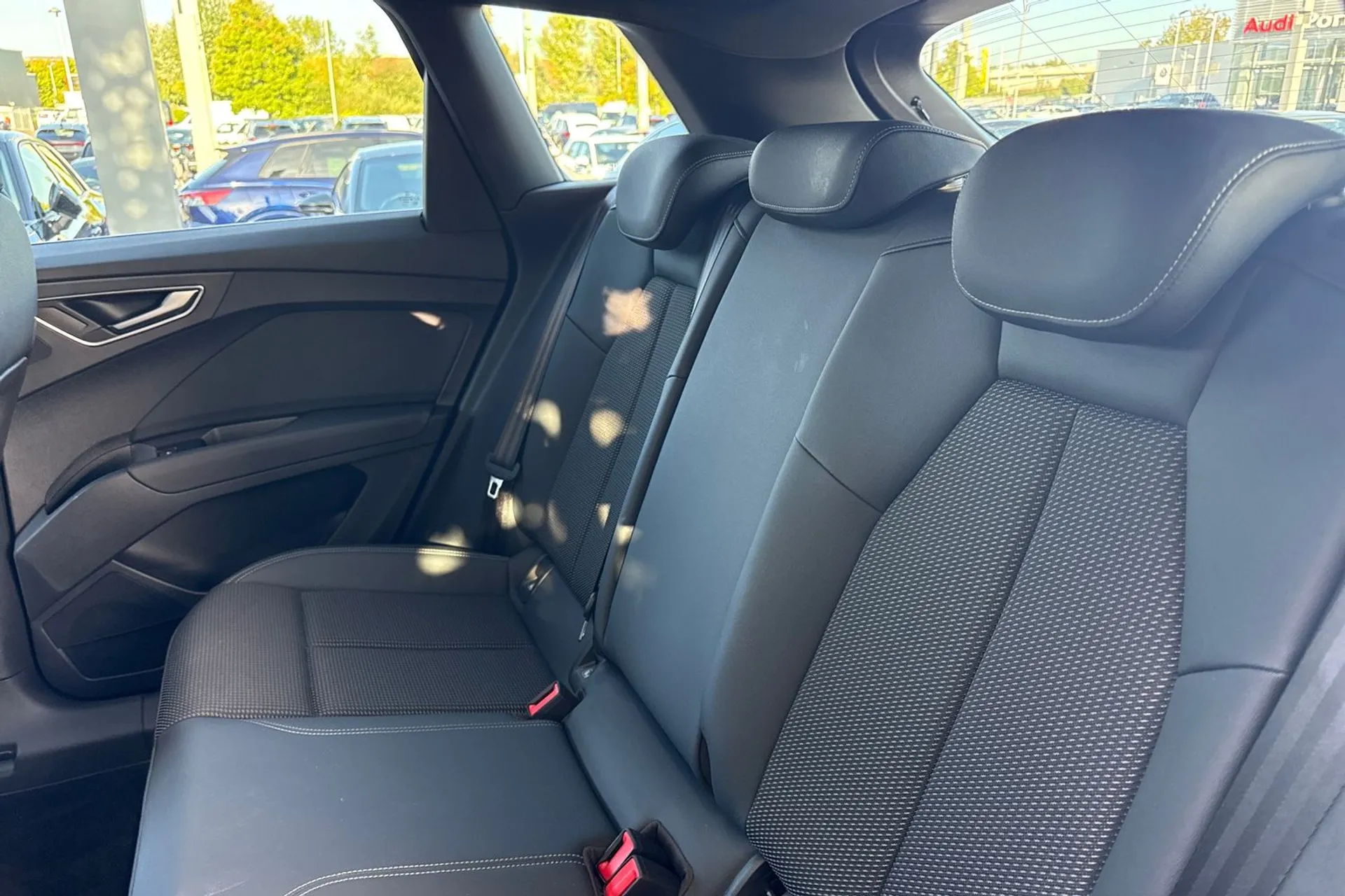 Audi Q4 thumbnail image number 35