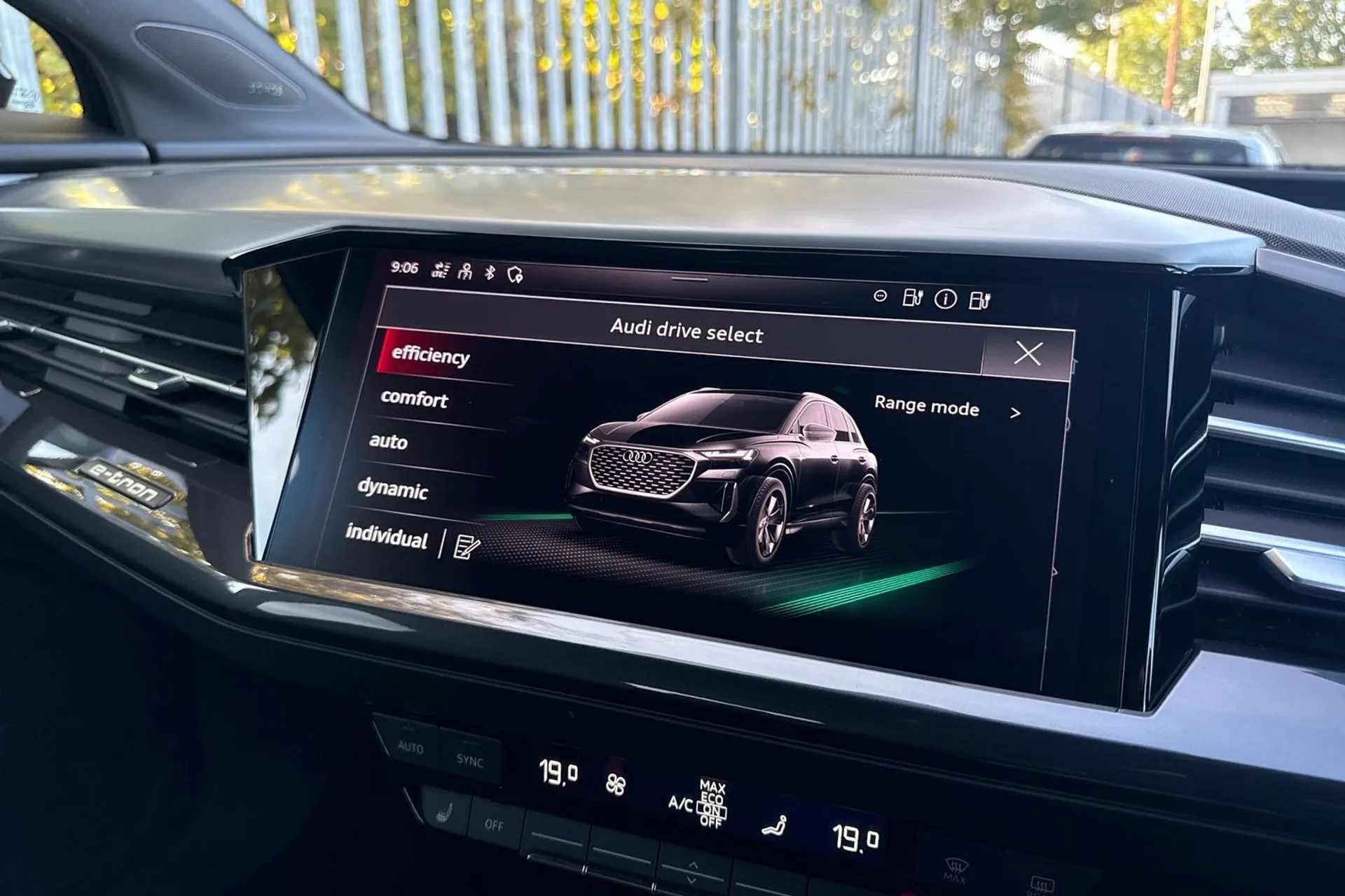 Audi Q4 thumbnail image number 44