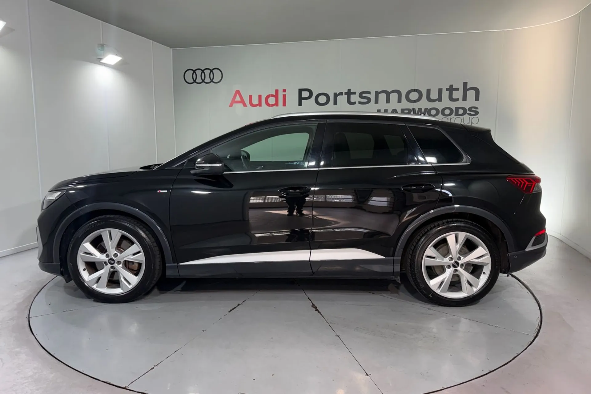 Audi Q4 thumbnail image number 11