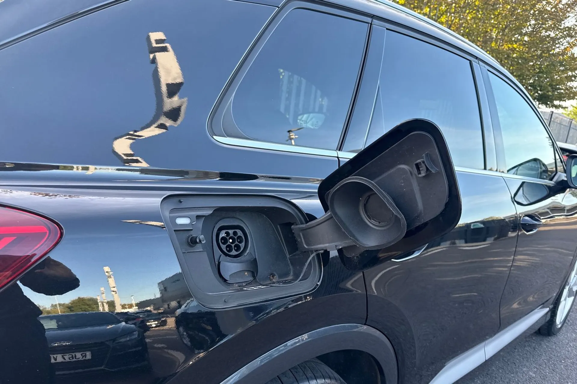 Audi Q4 thumbnail image number 16