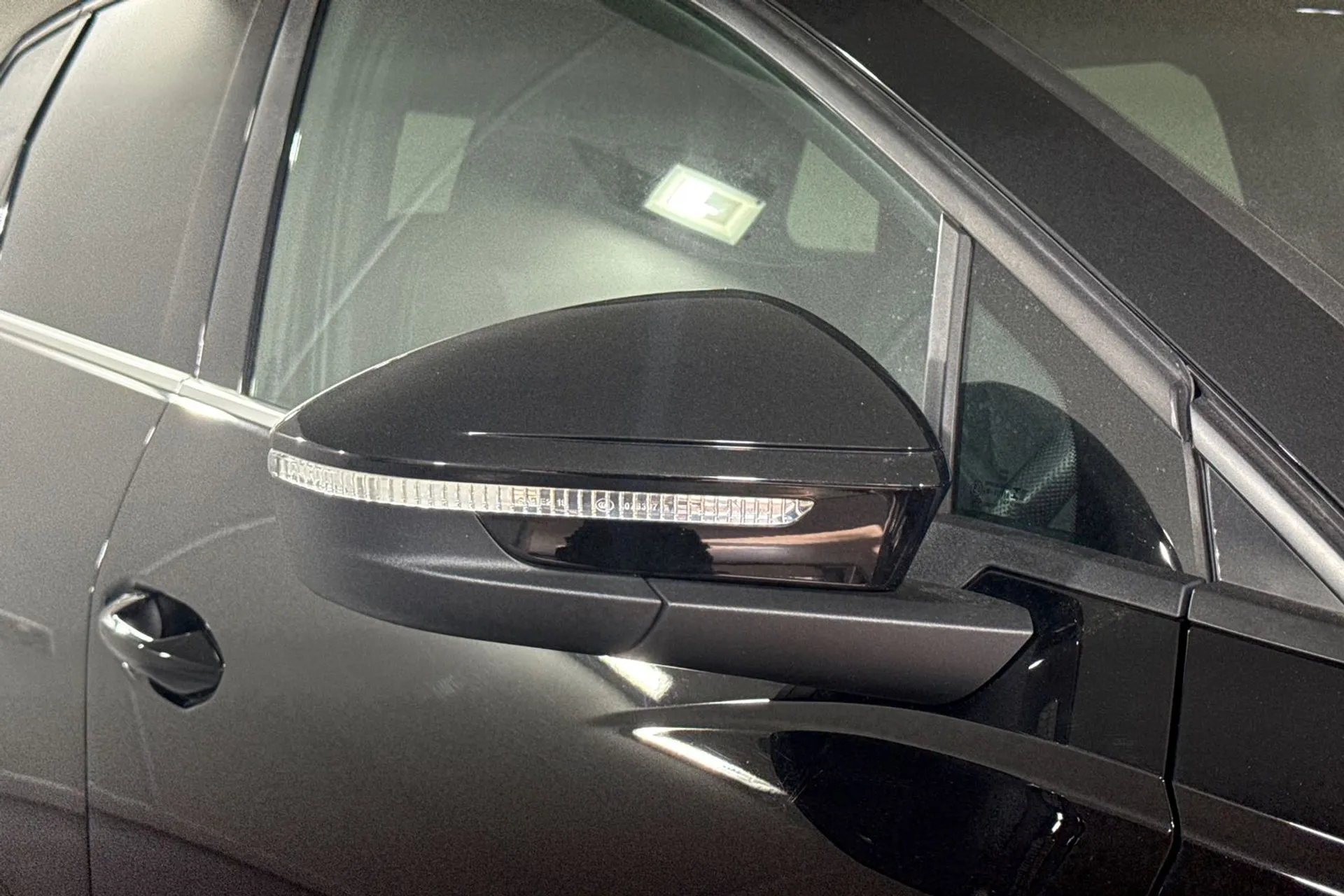 Audi Q4 thumbnail image number 9