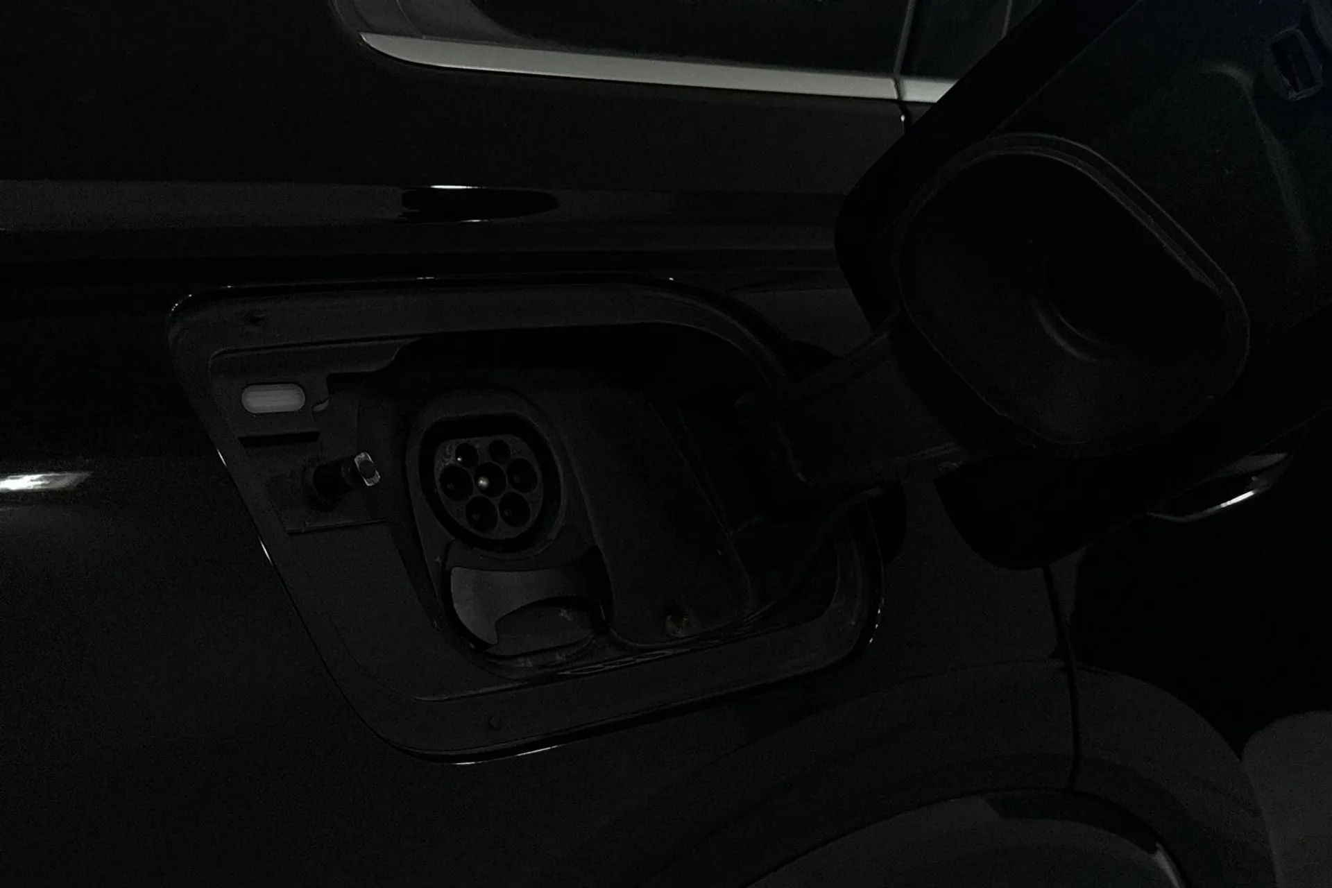 Audi Q4 thumbnail image number 17