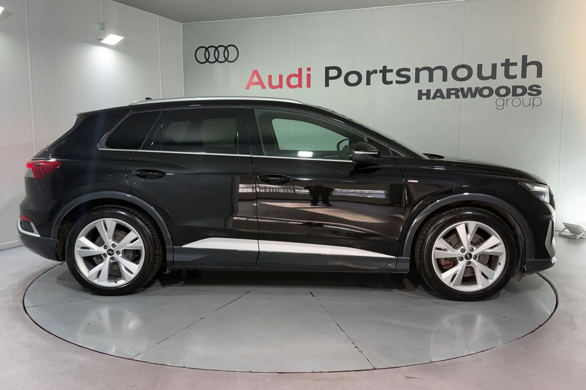 Audi Q4 thumbnail image number 2