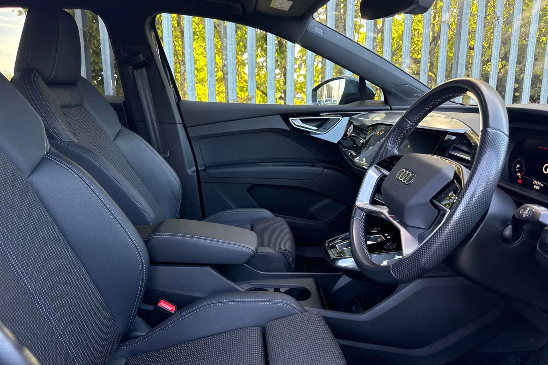 Audi Q4 thumbnail image number 28