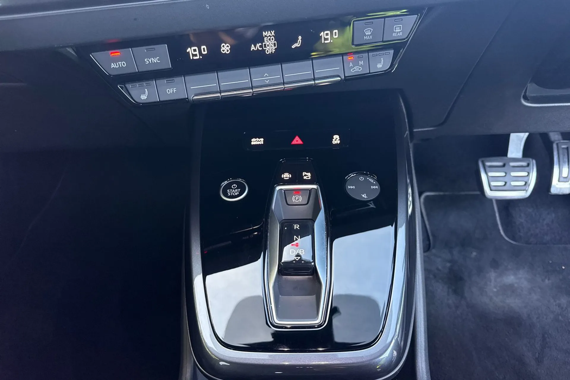 Audi Q4 thumbnail image number 43