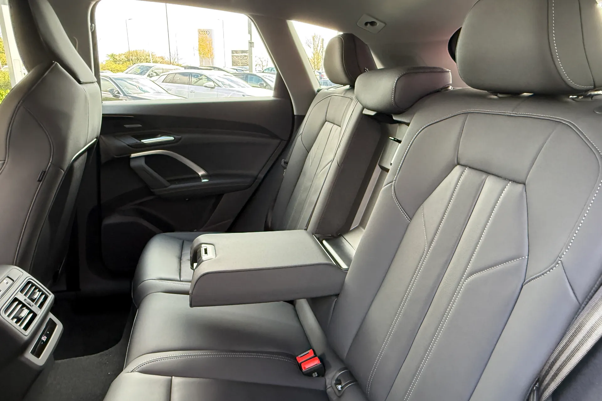 Audi Q5 thumbnail image number 34