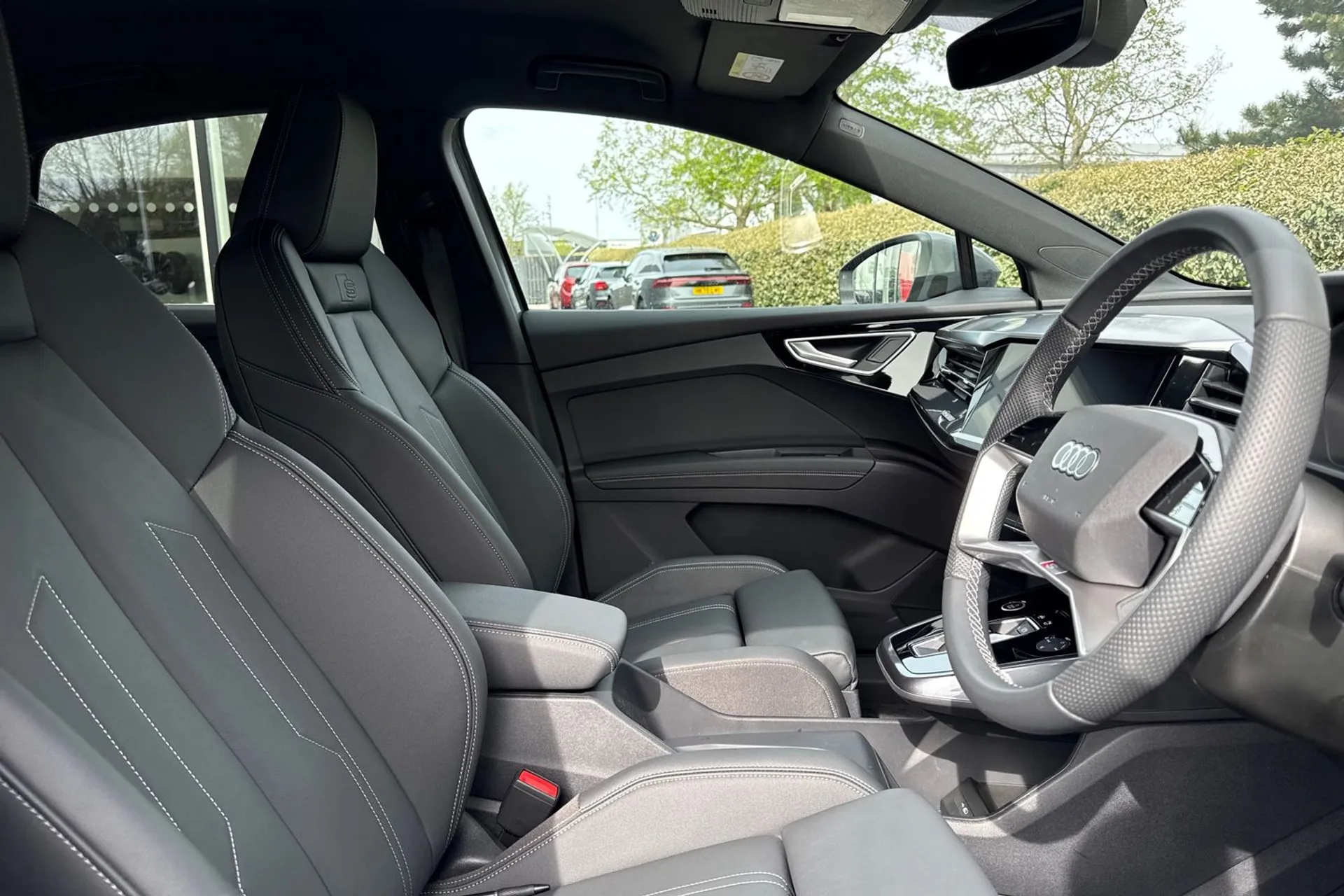 Audi Q4 thumbnail image number 43