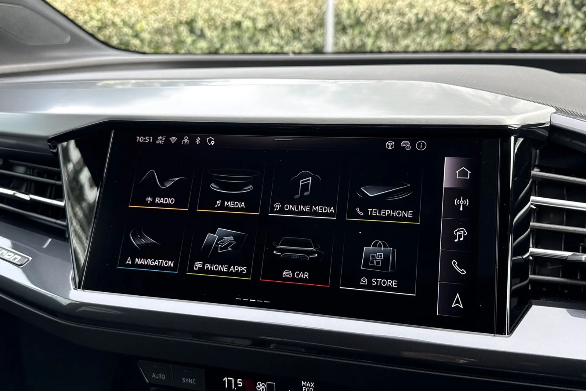 Audi Q4 thumbnail image number 30