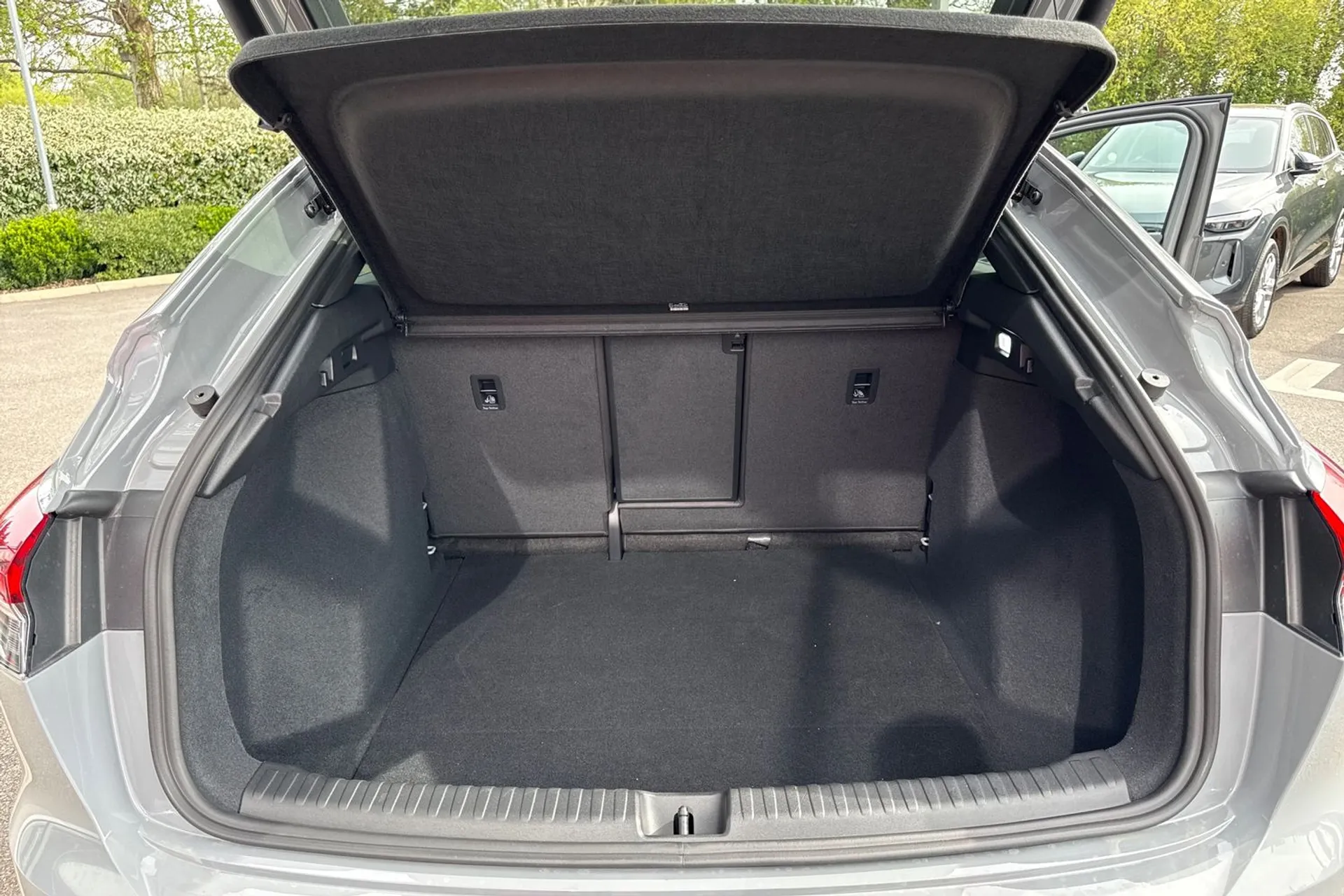 Audi Q4 thumbnail image number 35