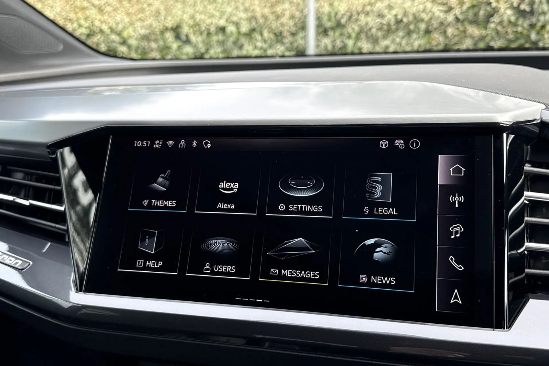 Audi Q4 thumbnail image number 19