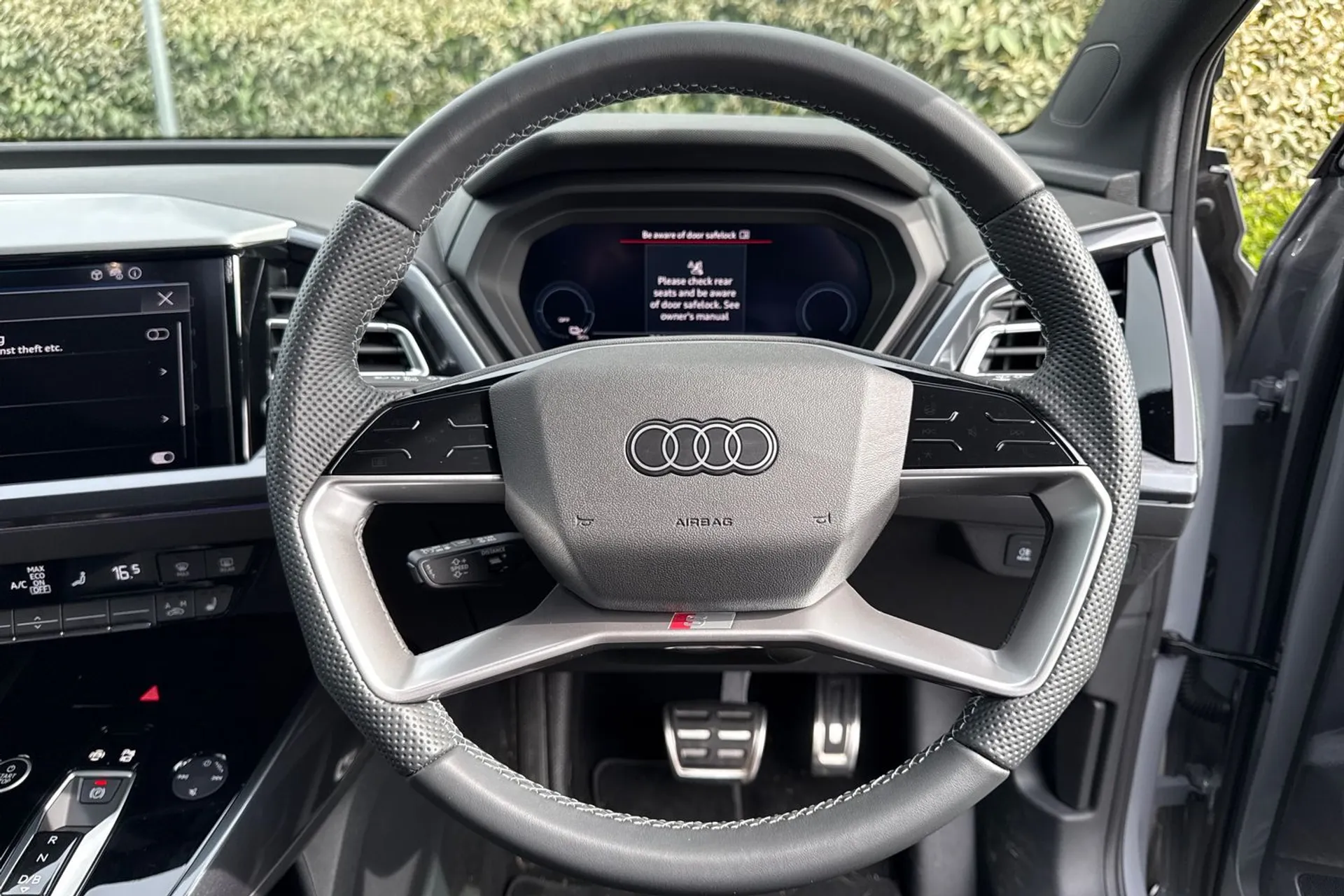 Audi Q4 thumbnail image number 8