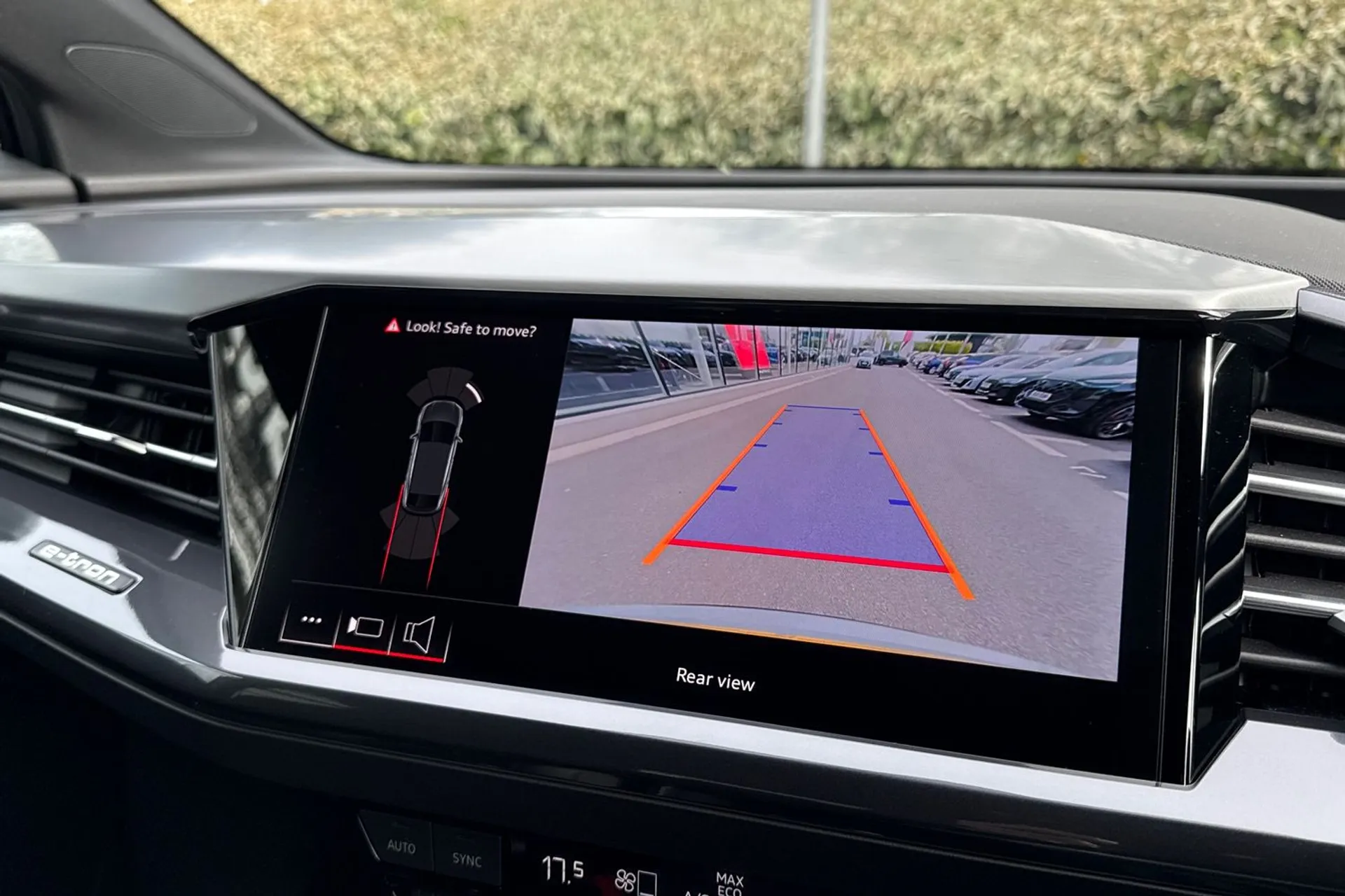 Audi Q4 thumbnail image number 4