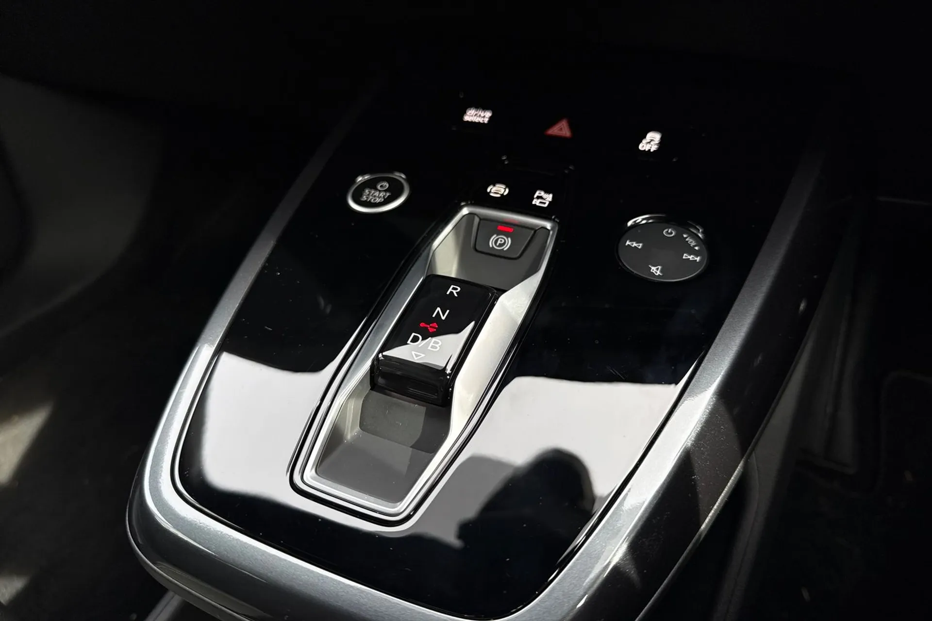 Audi Q4 thumbnail image number 9