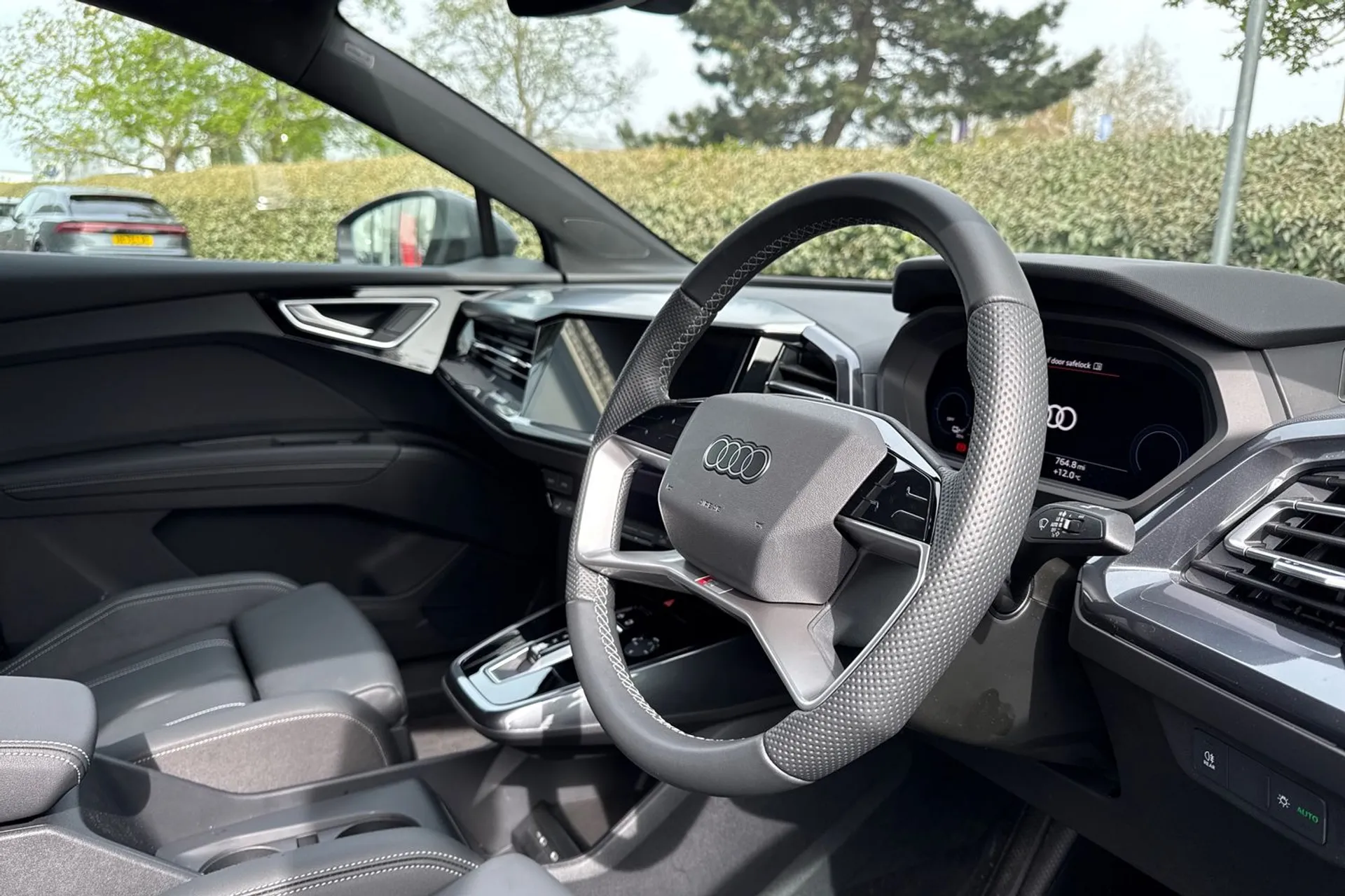 Audi Q4 thumbnail image number 13