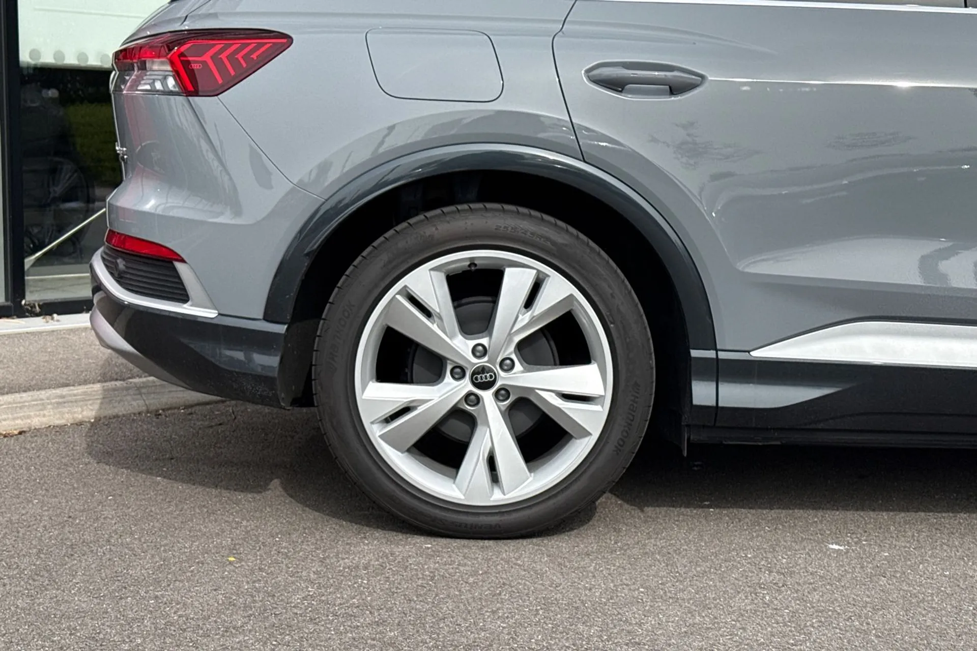 Audi Q4 thumbnail image number 22