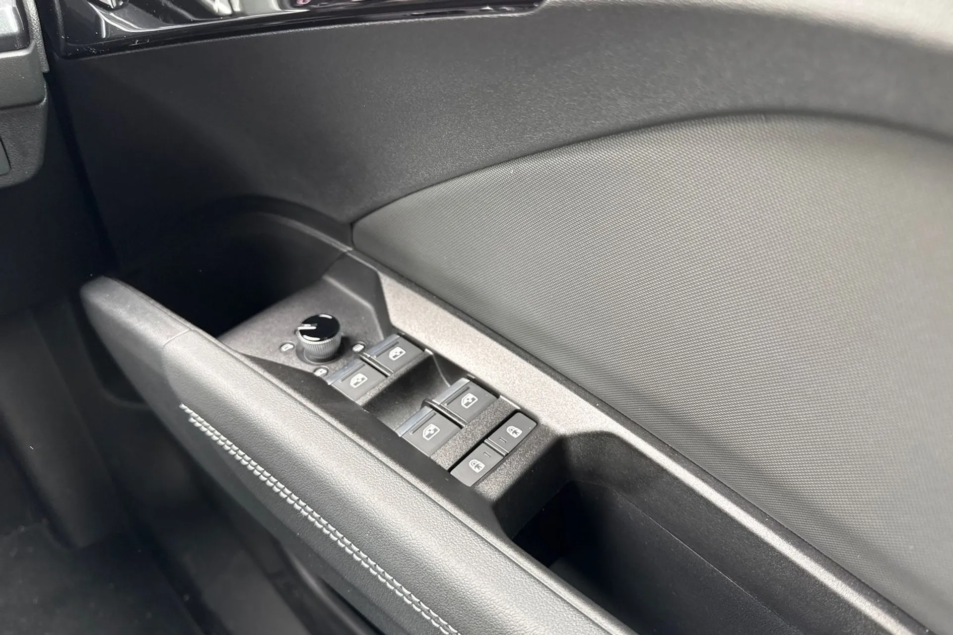 Audi Q4 thumbnail image number 40