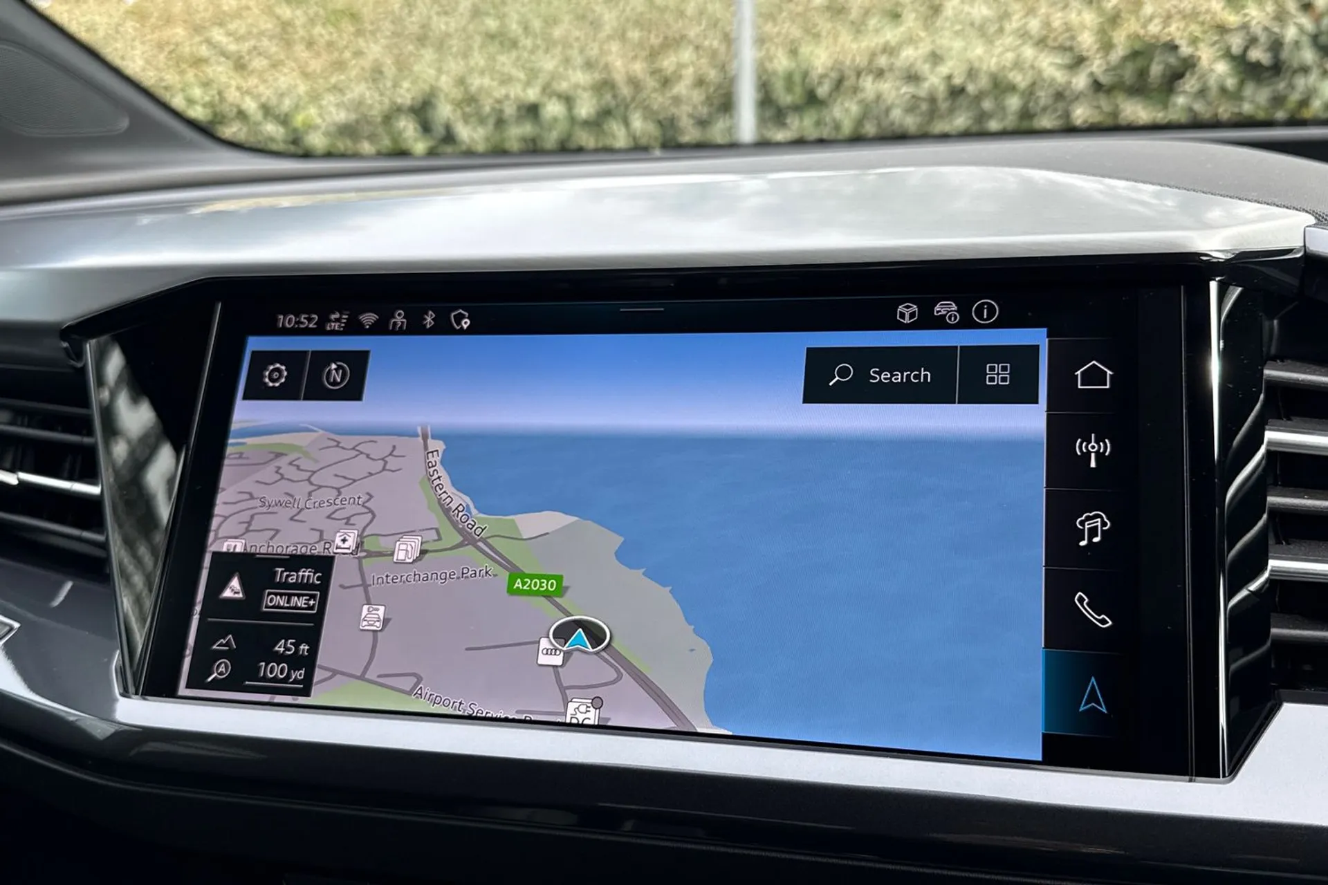 Audi Q4 thumbnail image number 12