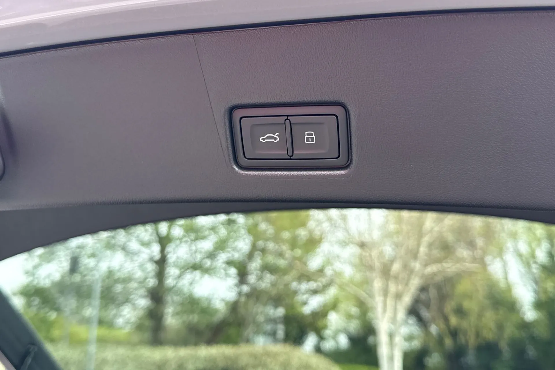 Audi Q4 thumbnail image number 36