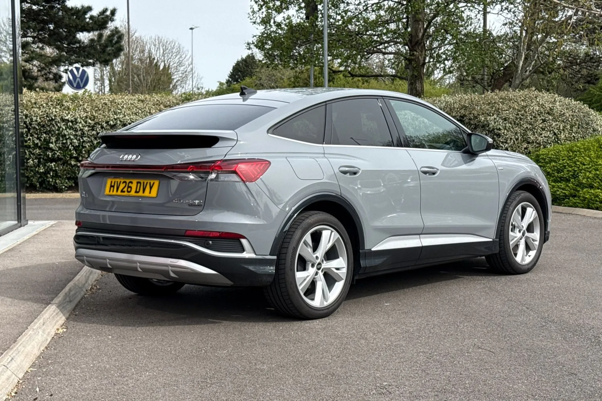 Audi Q4 thumbnail image number 11