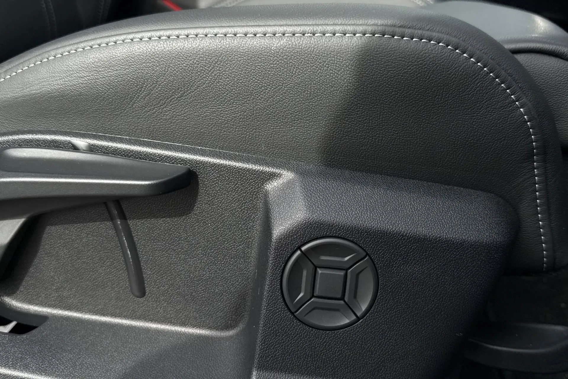 Audi Q4 thumbnail image number 32