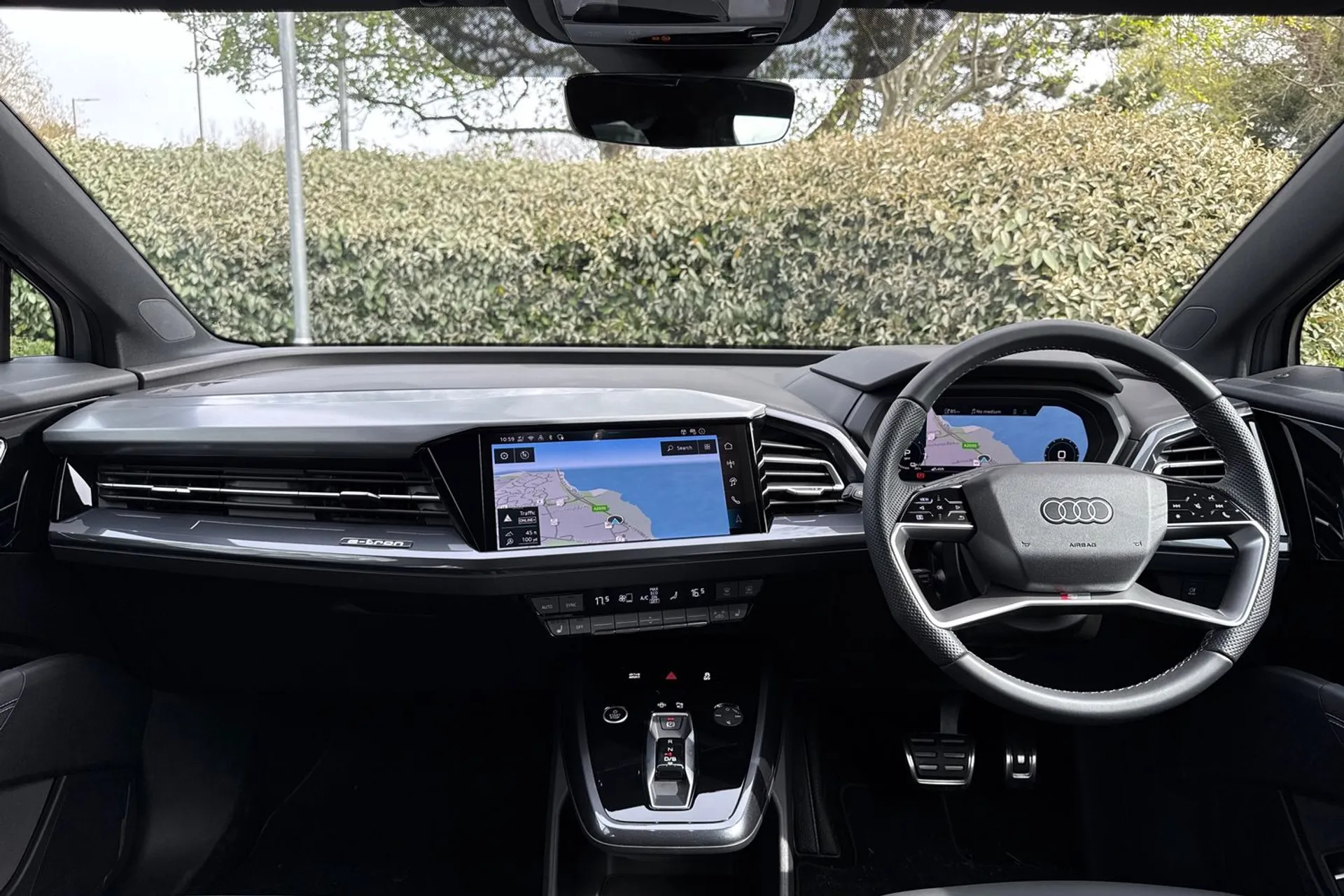 Audi Q4 thumbnail image number 3