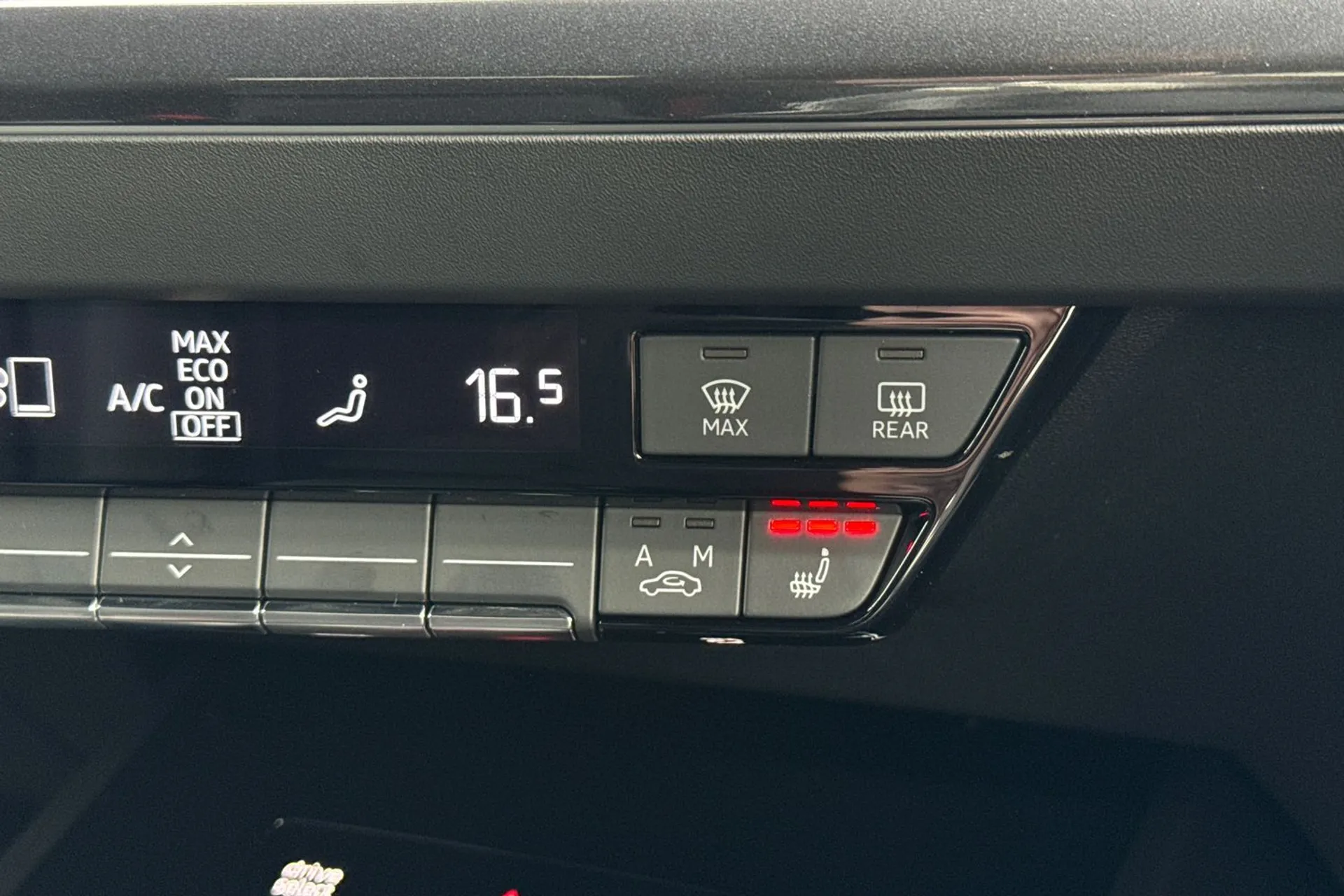 Audi Q4 thumbnail image number 21