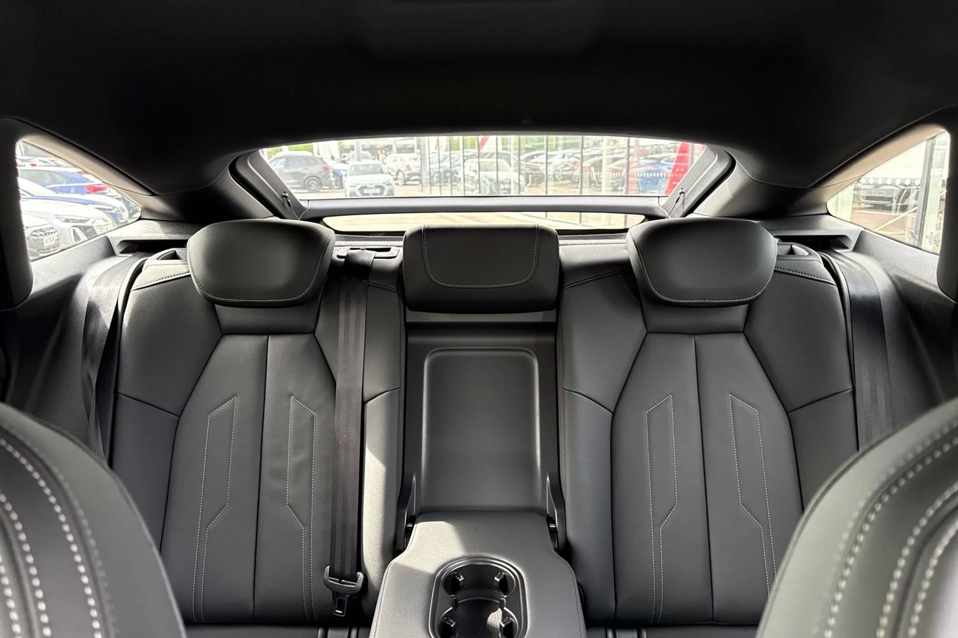 Audi Q4 thumbnail image number 17