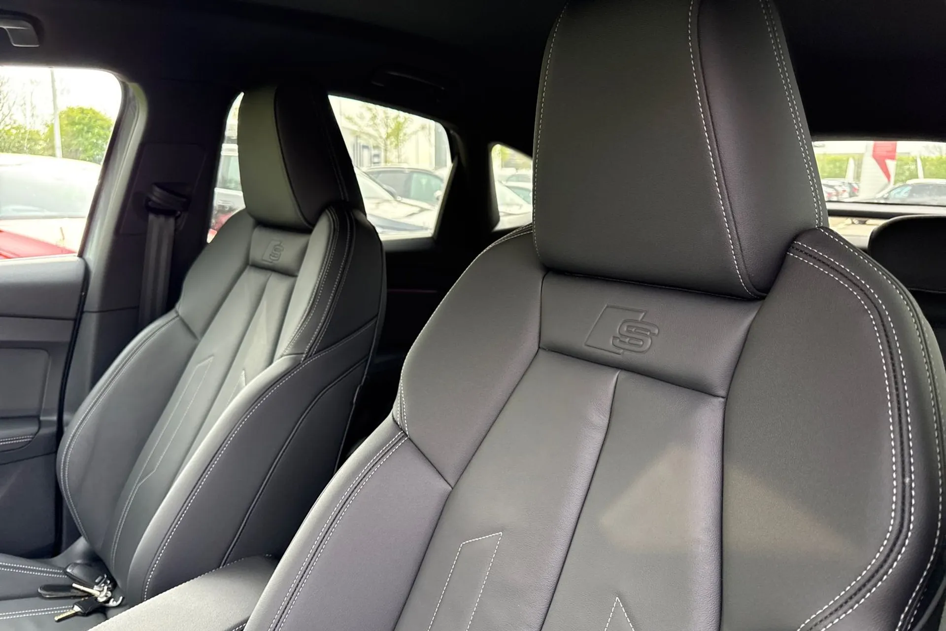 Audi Q4 thumbnail image number 15