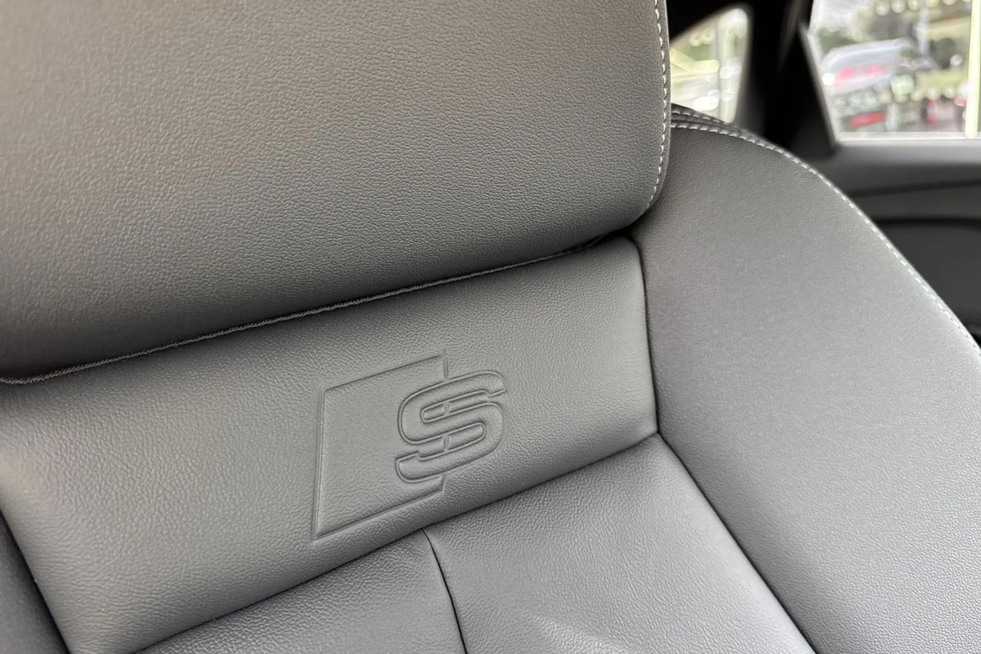 Audi Q4 thumbnail image number 27