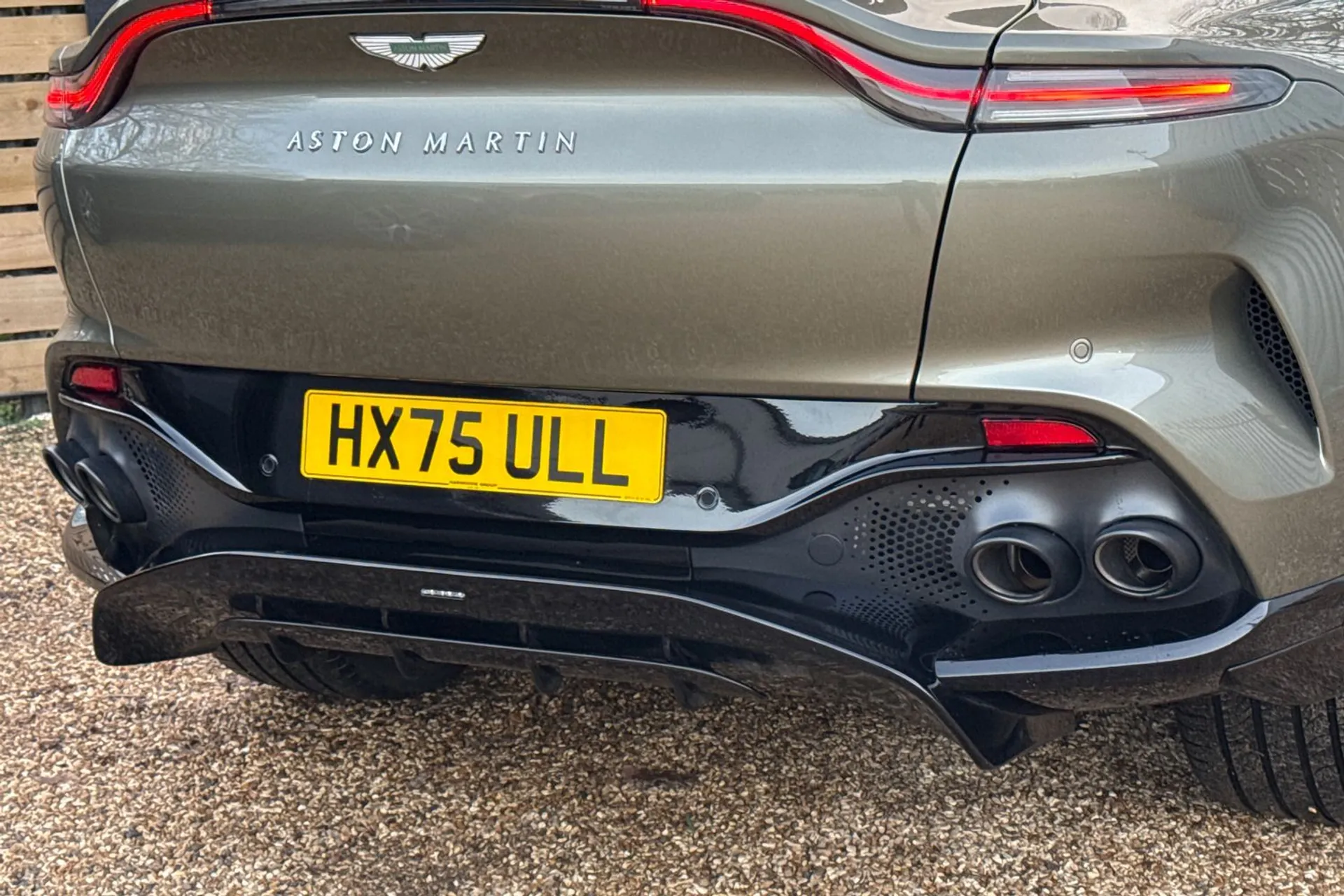 Aston Martin DBX thumbnail image number 18