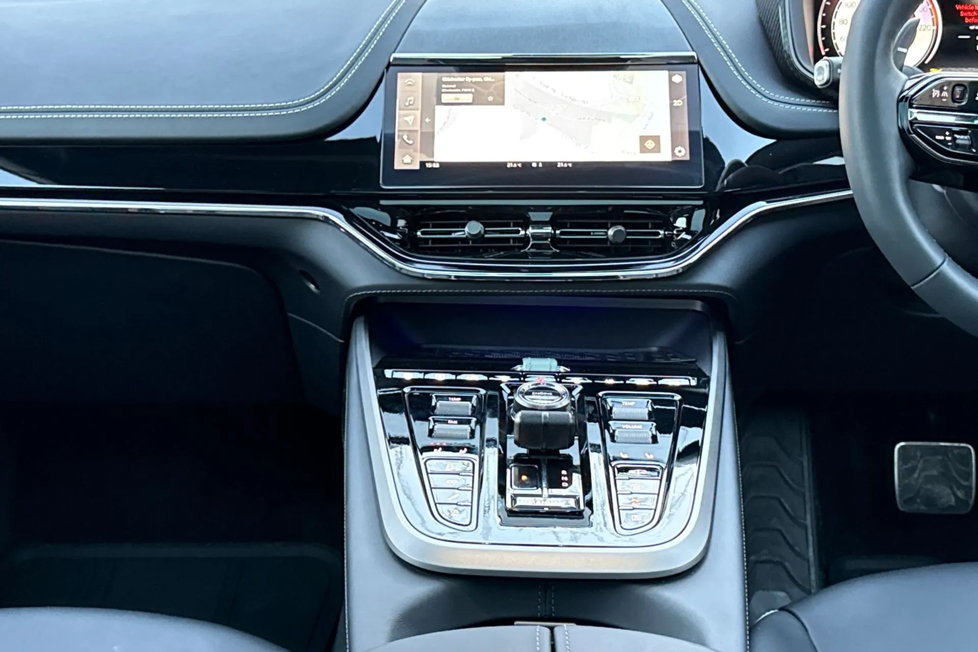 Aston Martin DBX thumbnail image number 49