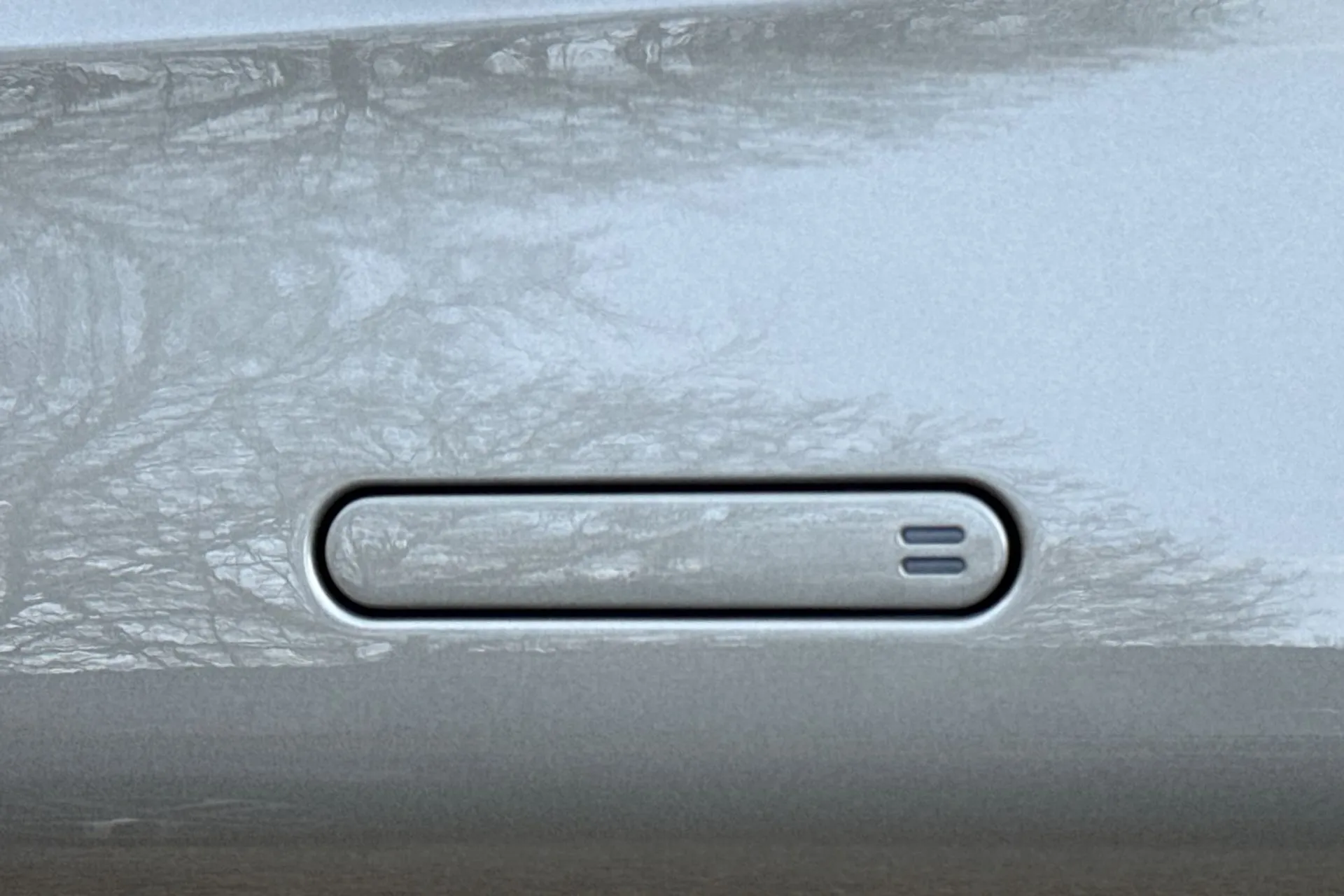 Aston Martin DBX thumbnail image number 17