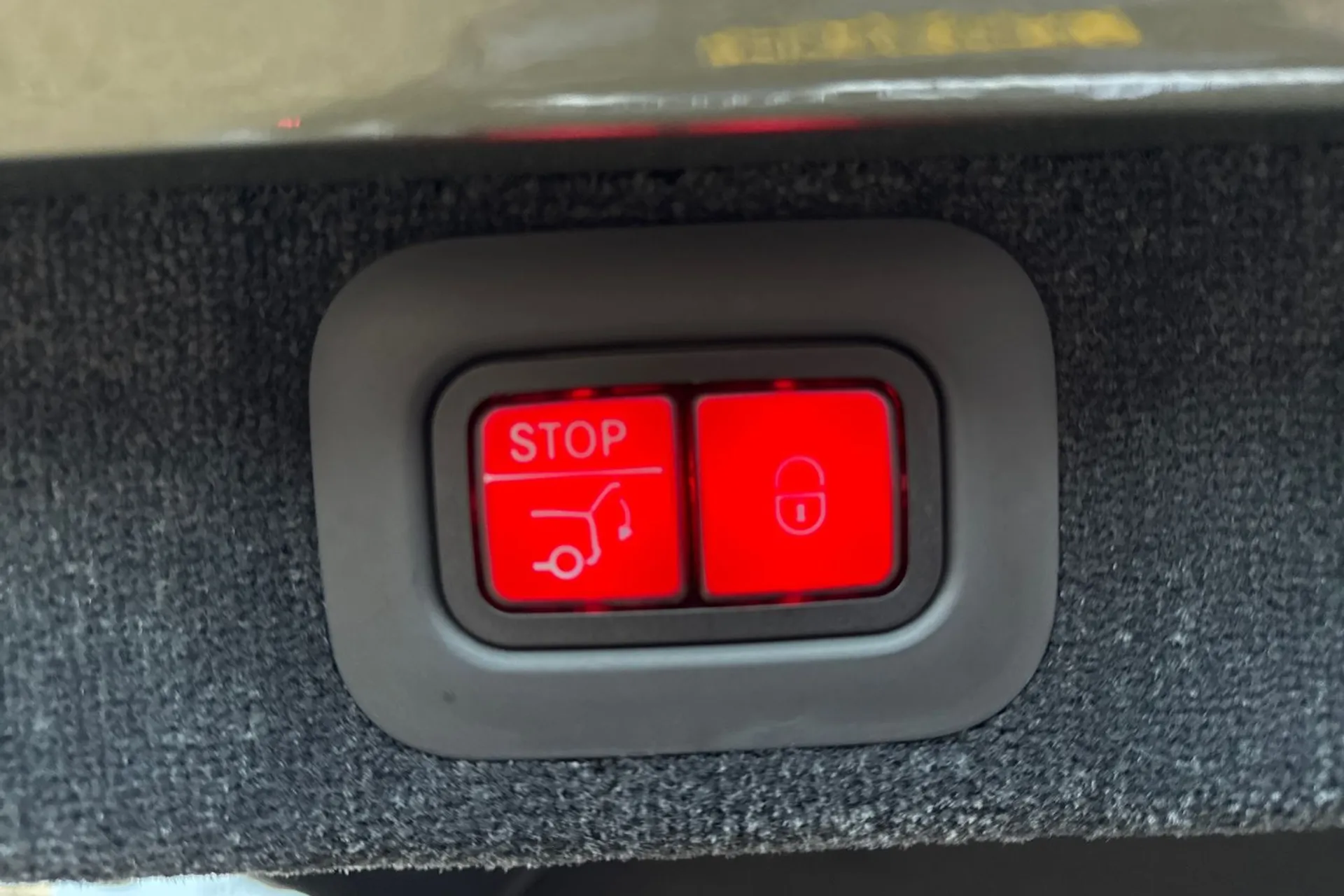 Aston Martin DBX thumbnail image number 22