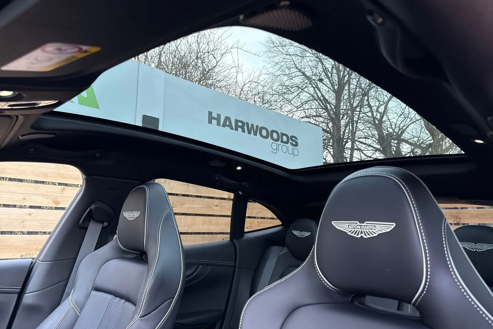 Aston Martin DBX thumbnail image number 36