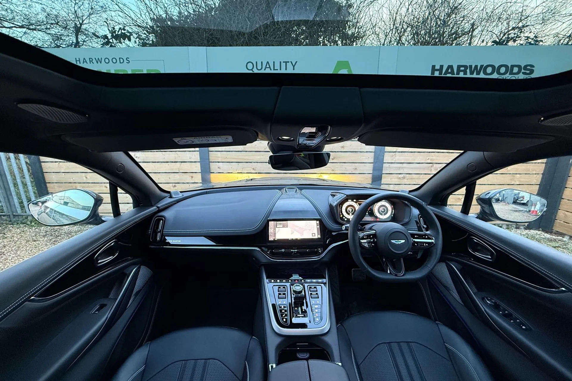 Aston Martin DBX thumbnail image number 3