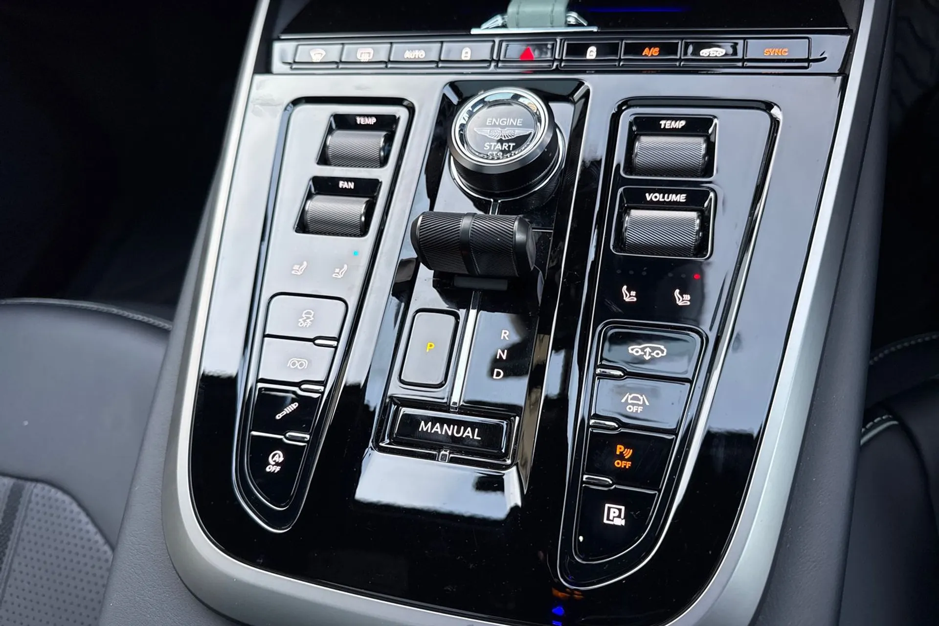 Aston Martin DBX thumbnail image number 52