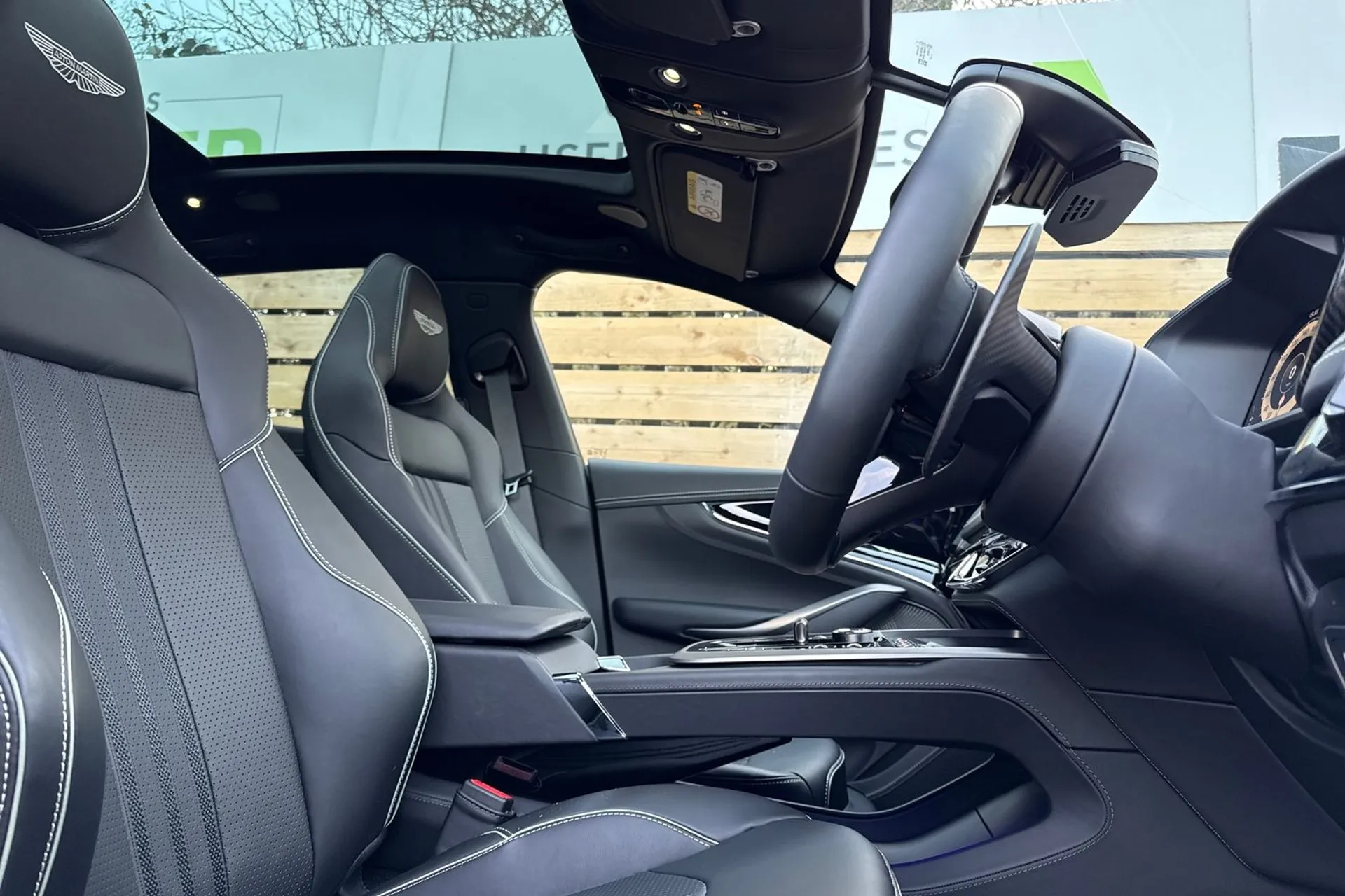 Aston Martin DBX thumbnail image number 29