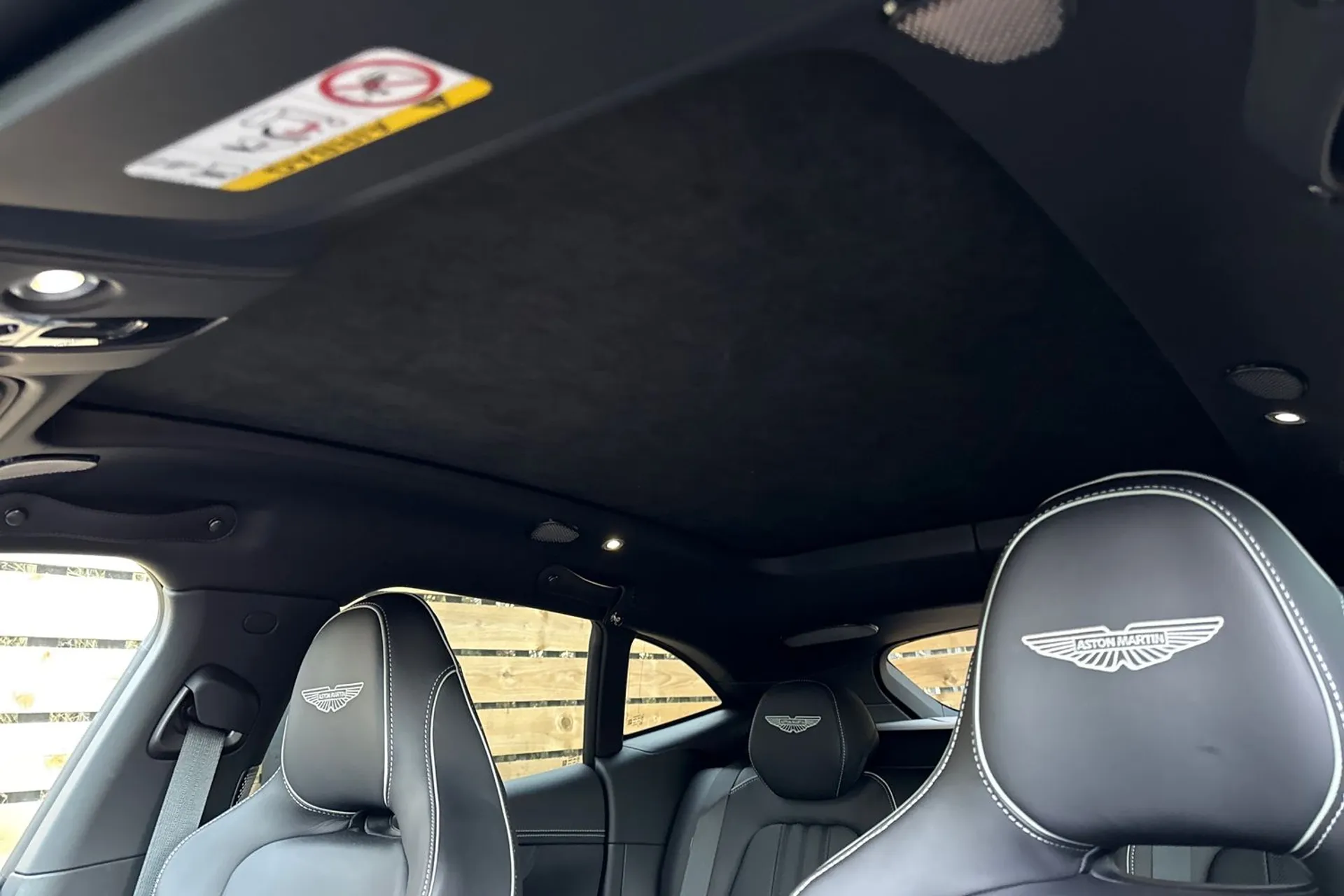 Aston Martin DBX thumbnail image number 64