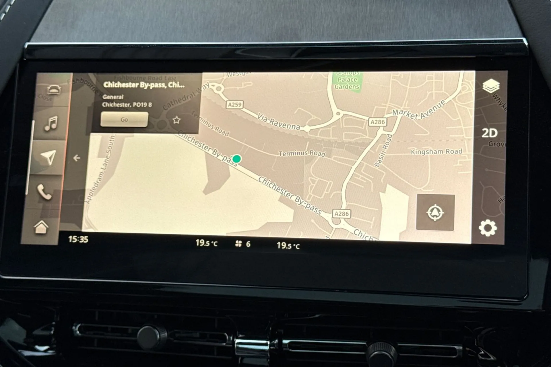 Aston Martin DBX thumbnail image number 5