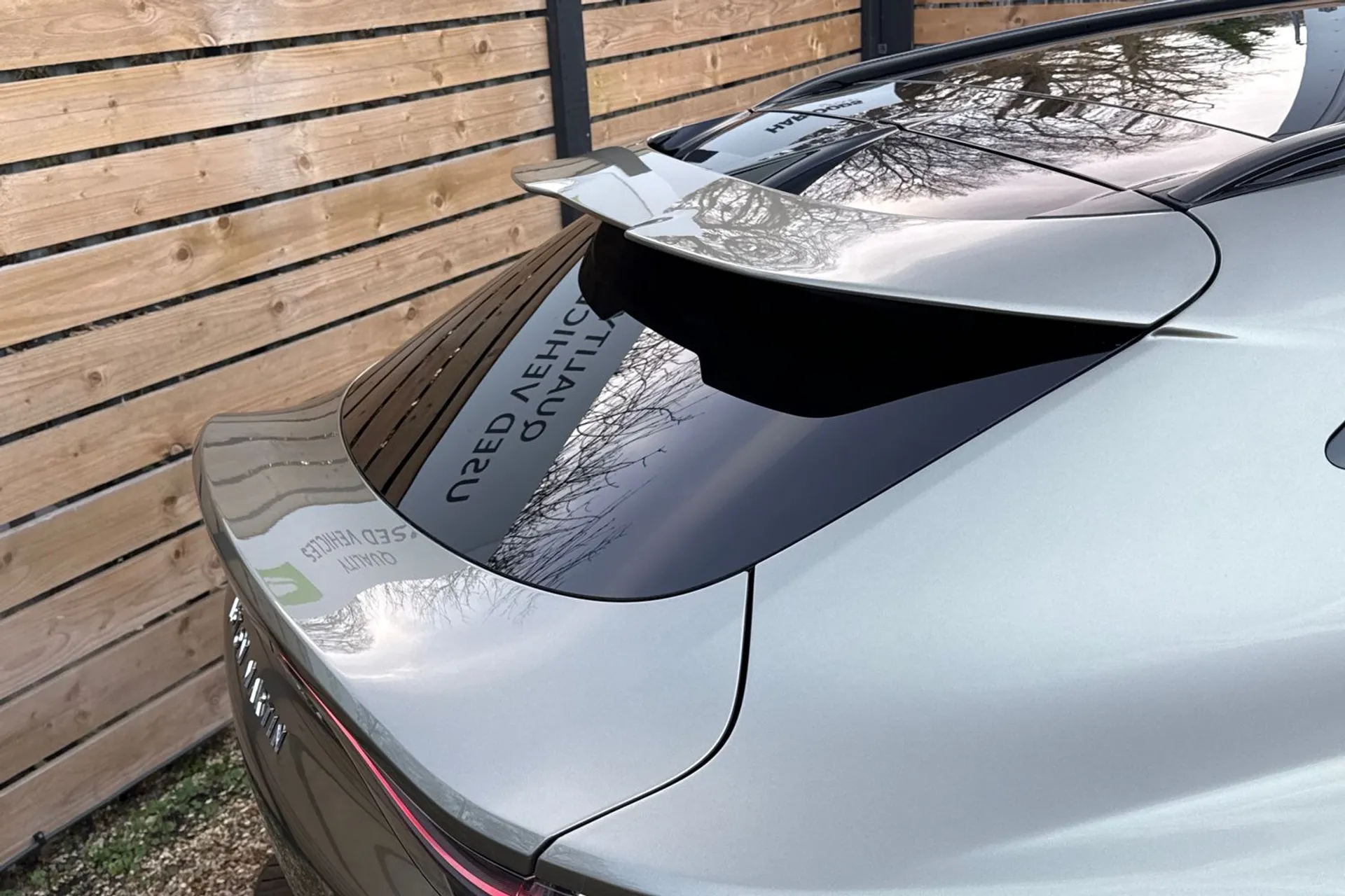 Aston Martin DBX thumbnail image number 16