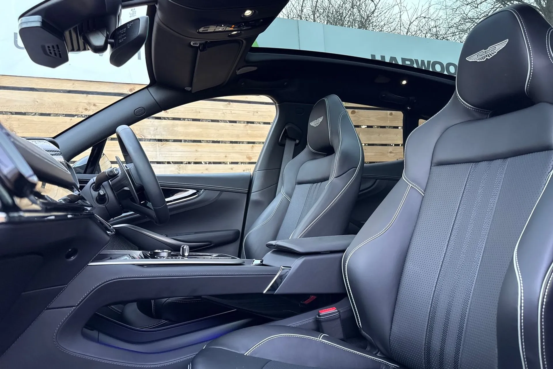 Aston Martin DBX thumbnail image number 34