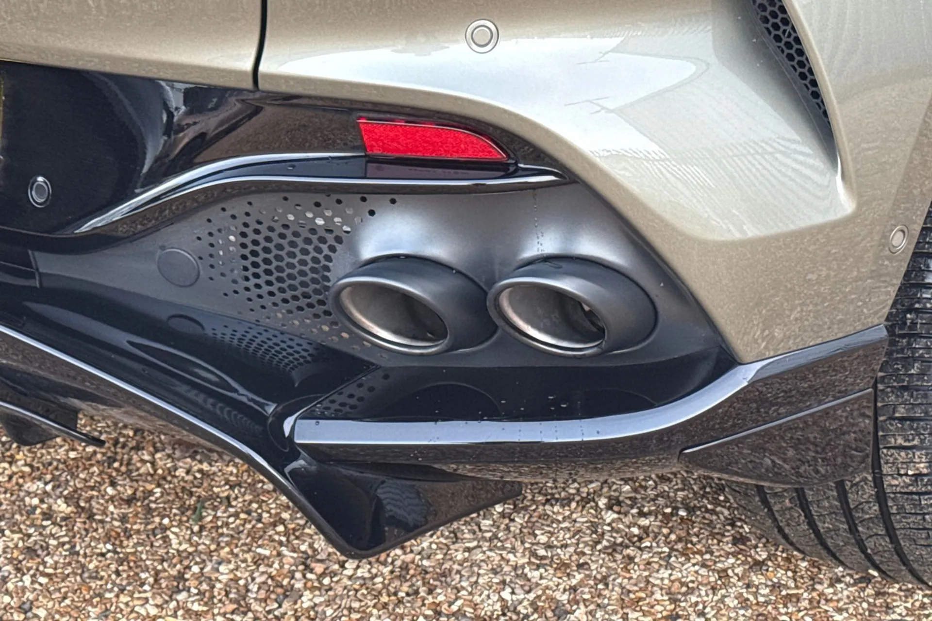 Aston Martin DBX thumbnail image number 58