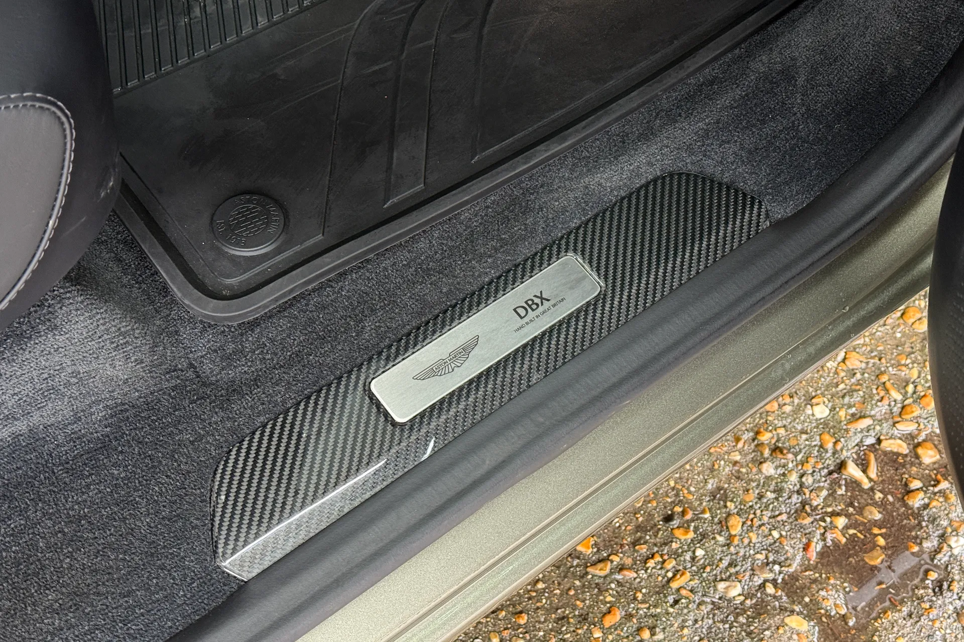 Aston Martin DBX thumbnail image number 17