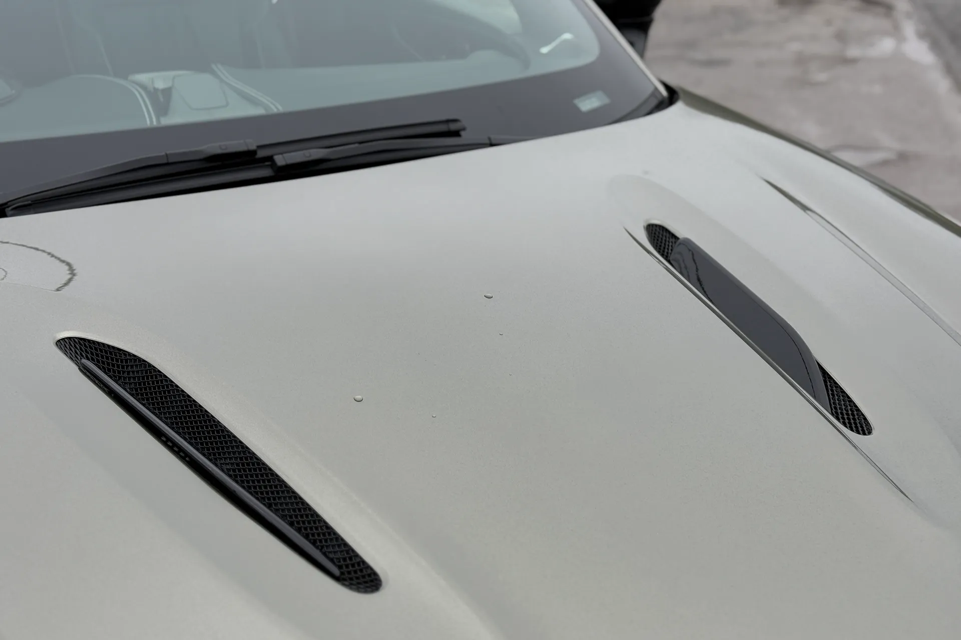 Aston Martin DBX thumbnail image number 32